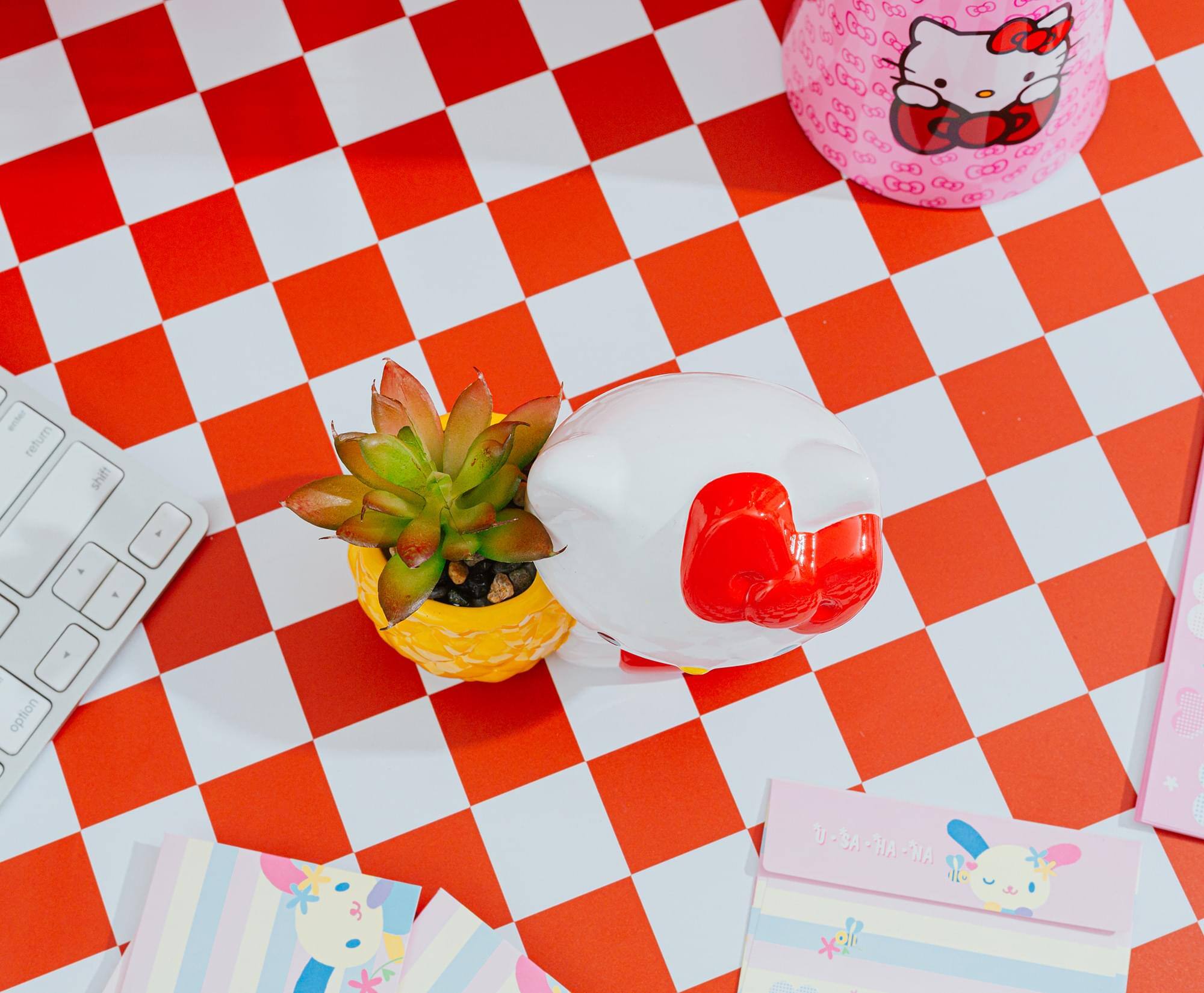 Sure, here is the corrected and grouped text:

- Enter
- Return
- Shift
- A
- F
- Option
- U-SA-HA-NA
- O

(Note: "U-SA-HA-NA" appears to be a playful or stylized text, possibly related to the Hello Kitty theme.)