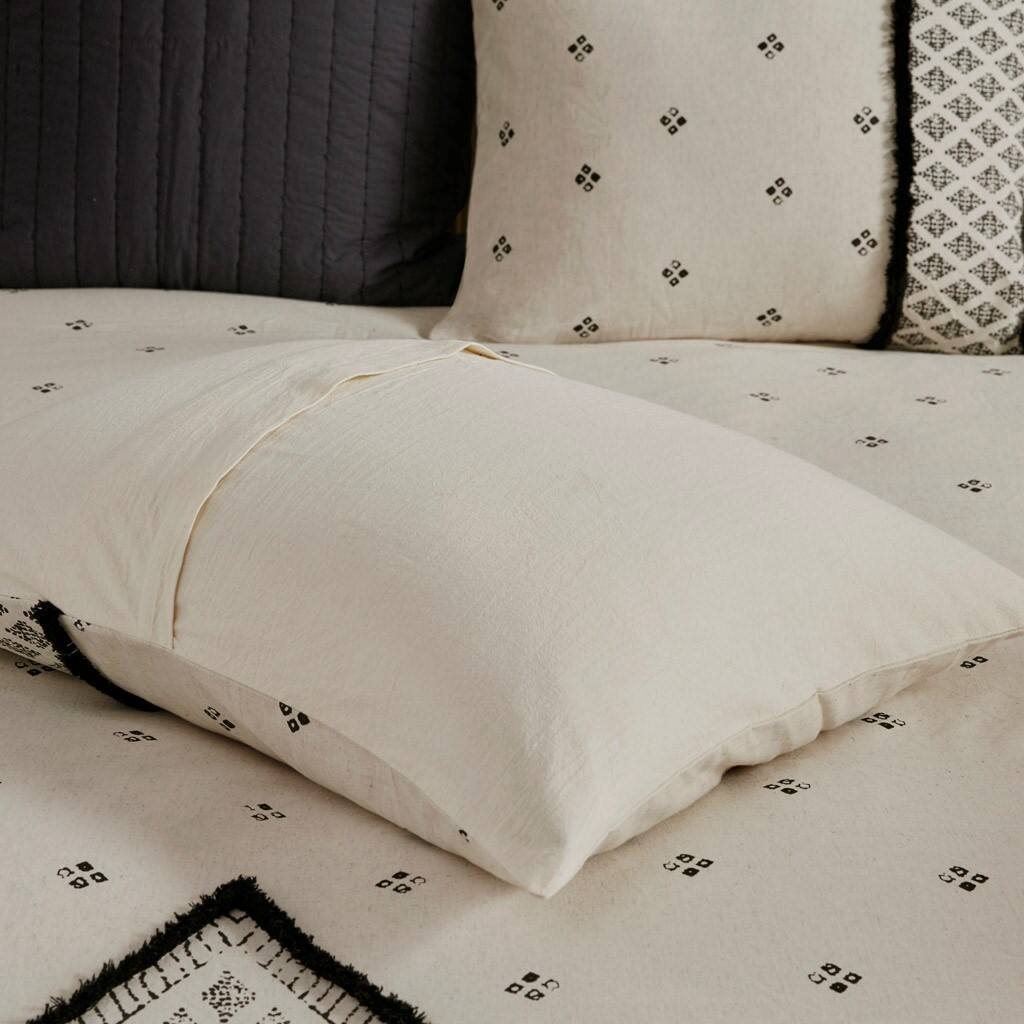 Alt View 3. Gracie Mills - Gracie Mills Fannie Modern-Boho 3-Piece Cotton and Flax Duvet Cover Set - Natural.
