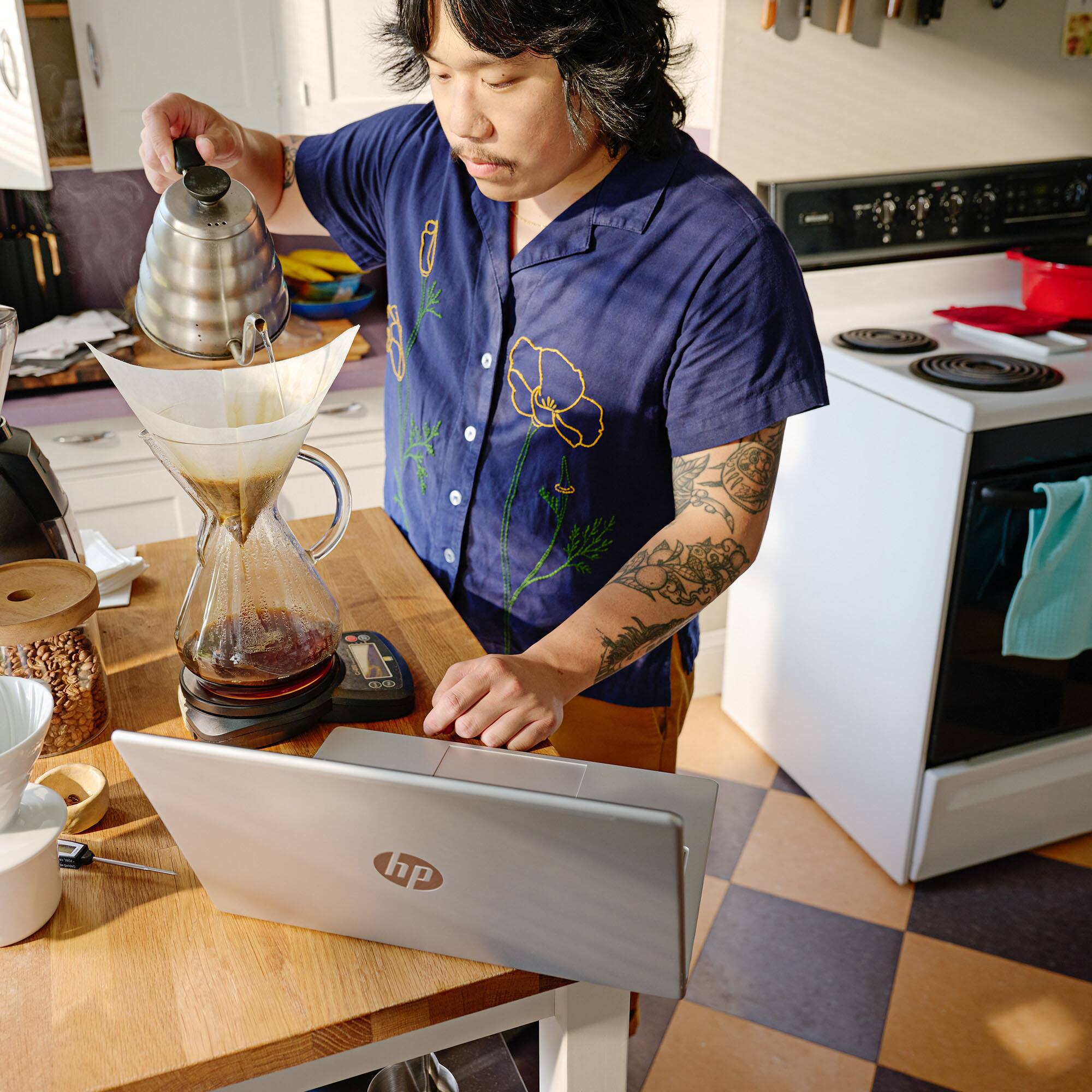 Alt View 8. HP - 15.6" Full HD Touch-Screen Laptop - AMD Ryzen 5 7520U 2023  - 8GB Memory - 512GB SSD - Natural Silver.