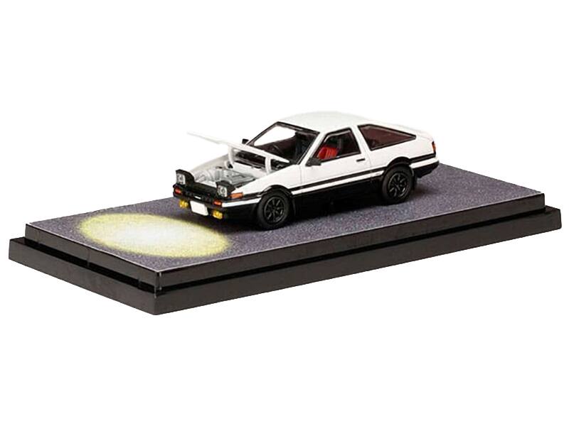 Angle. Hobby Japan - Toyota Sprinter Trueno AE86 RHD White Black Engine Mounted Model vs Wataru Akiyama Initial D 1/64 - White, Black.