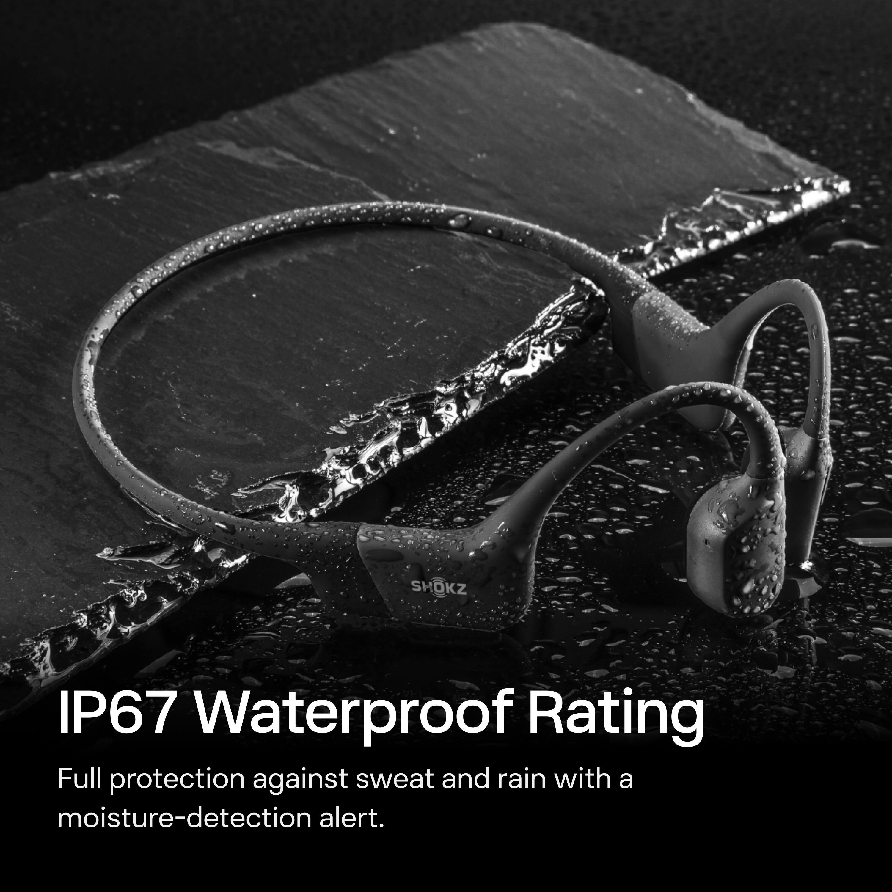 IP67 Waterproof Rating  
Full protection against sweat and rain with a moisture-detection alert.