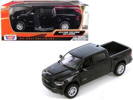 2019 RAM 1500 Laramie Crew Cab Pickup Truck 1/24 Diecast Model Car by Motormax - Black