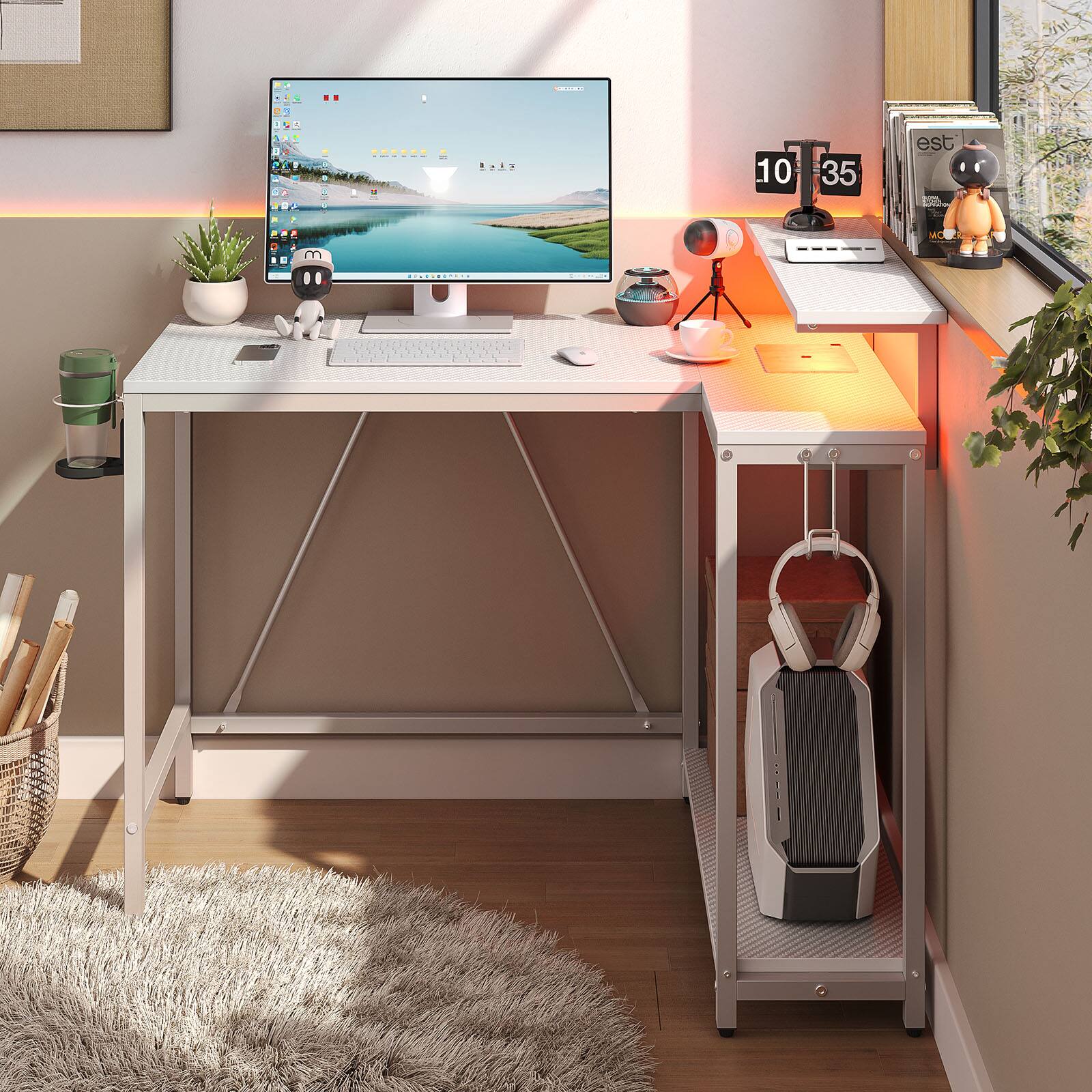 The text on the image reads "10 35 est 10:35."