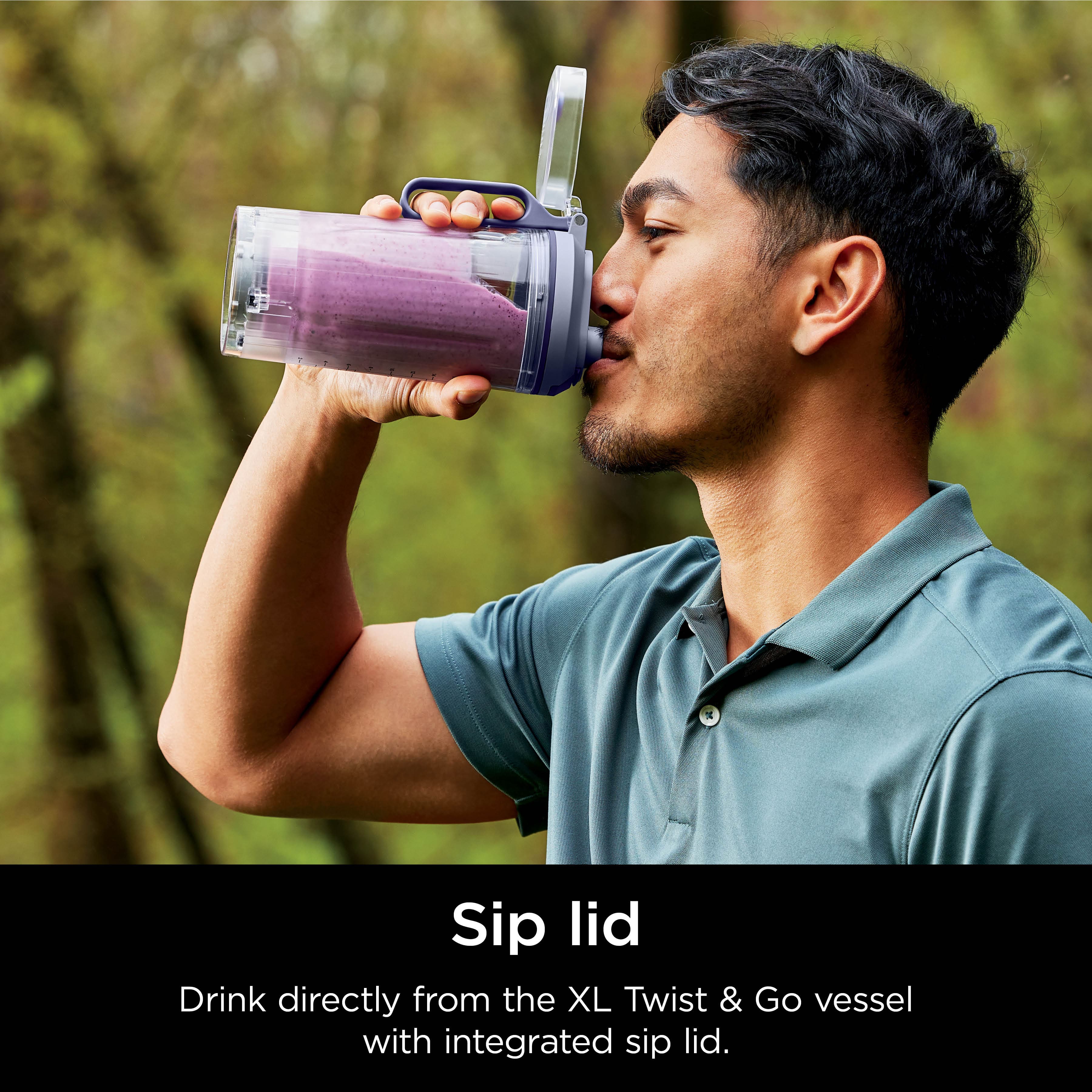 Sip lid: Drink directly from the XL Twist & Go vessel with integrated sip lid.