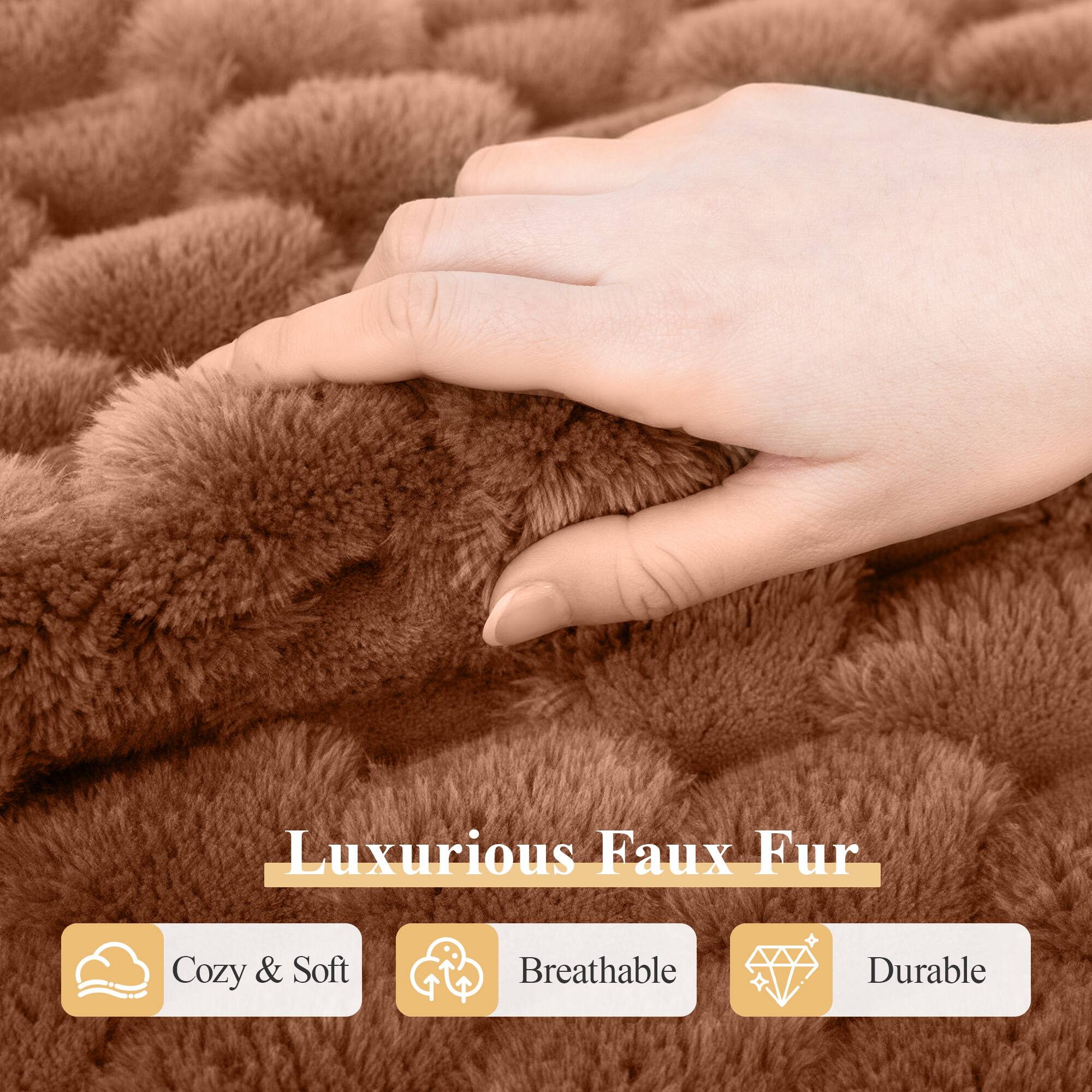 Luxurious Faux Fur

Cozy & Soft  
Breathable  
Durable