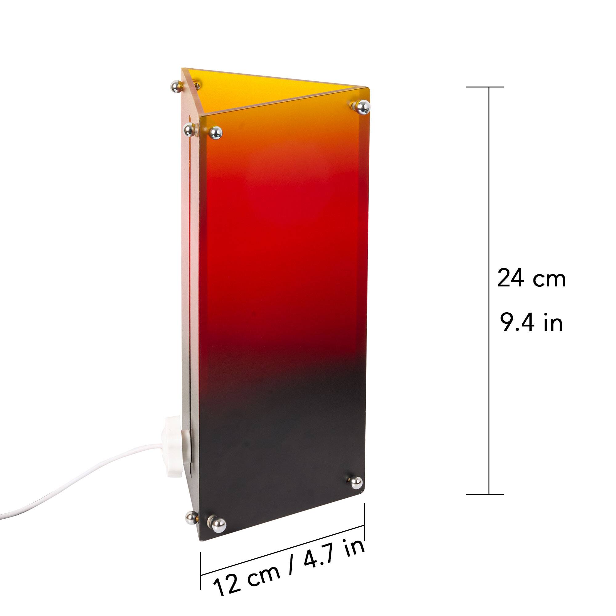 24 cm / 9.4 in  
12 cm / 4.7 in