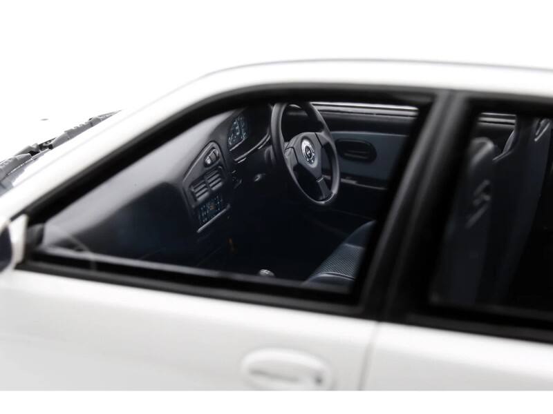 Angle. Otto Mobile - 1995 Mitsubishi Lancer Evolution III RHD (Right Hand Drive) Scotia White Limited Edition to 3000 pieces Worldwide 1/18 - White.