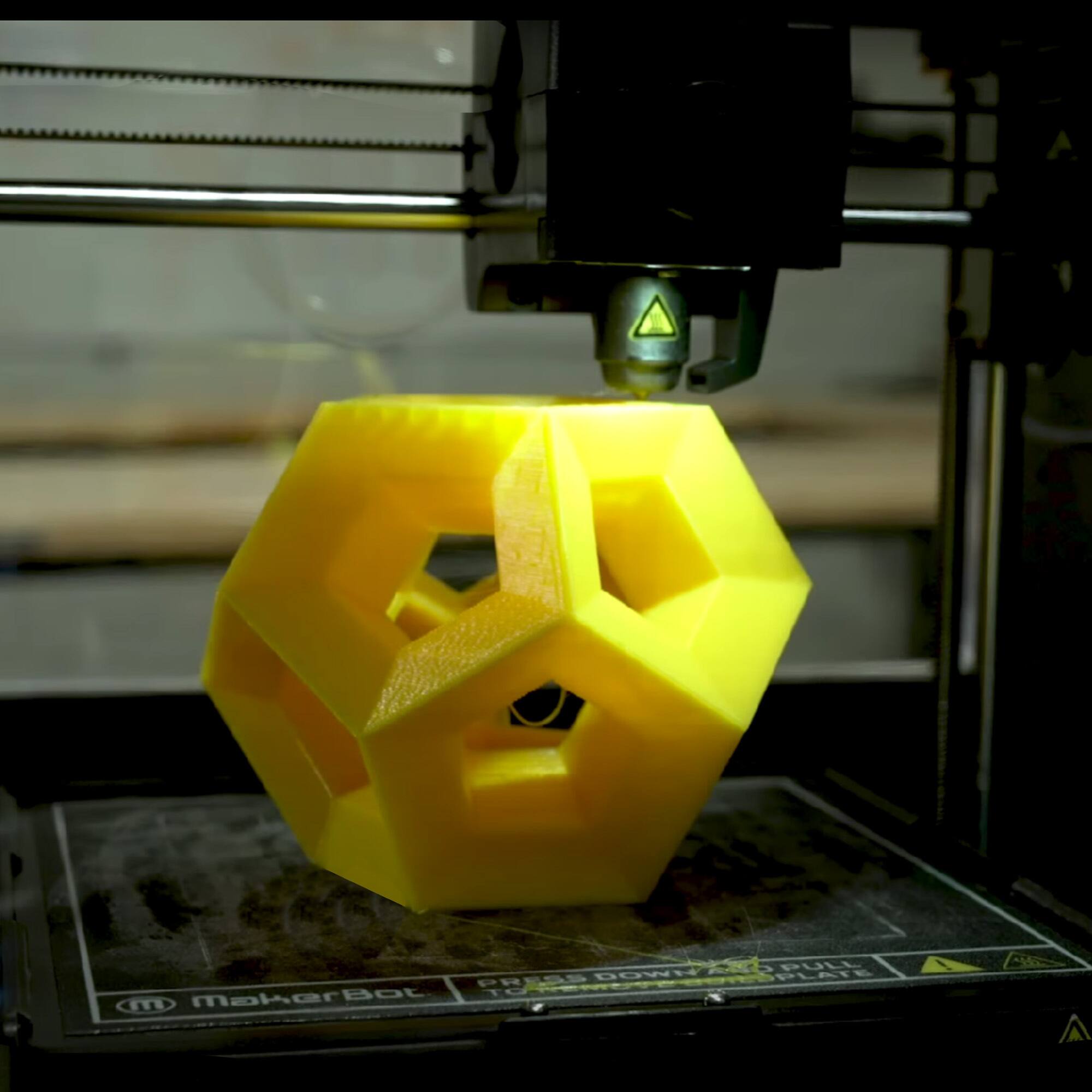 PULL PREAS DOWNY SPLATE  
MakerBot  
TO-E  
mT A  

PULL DOWN PLATE