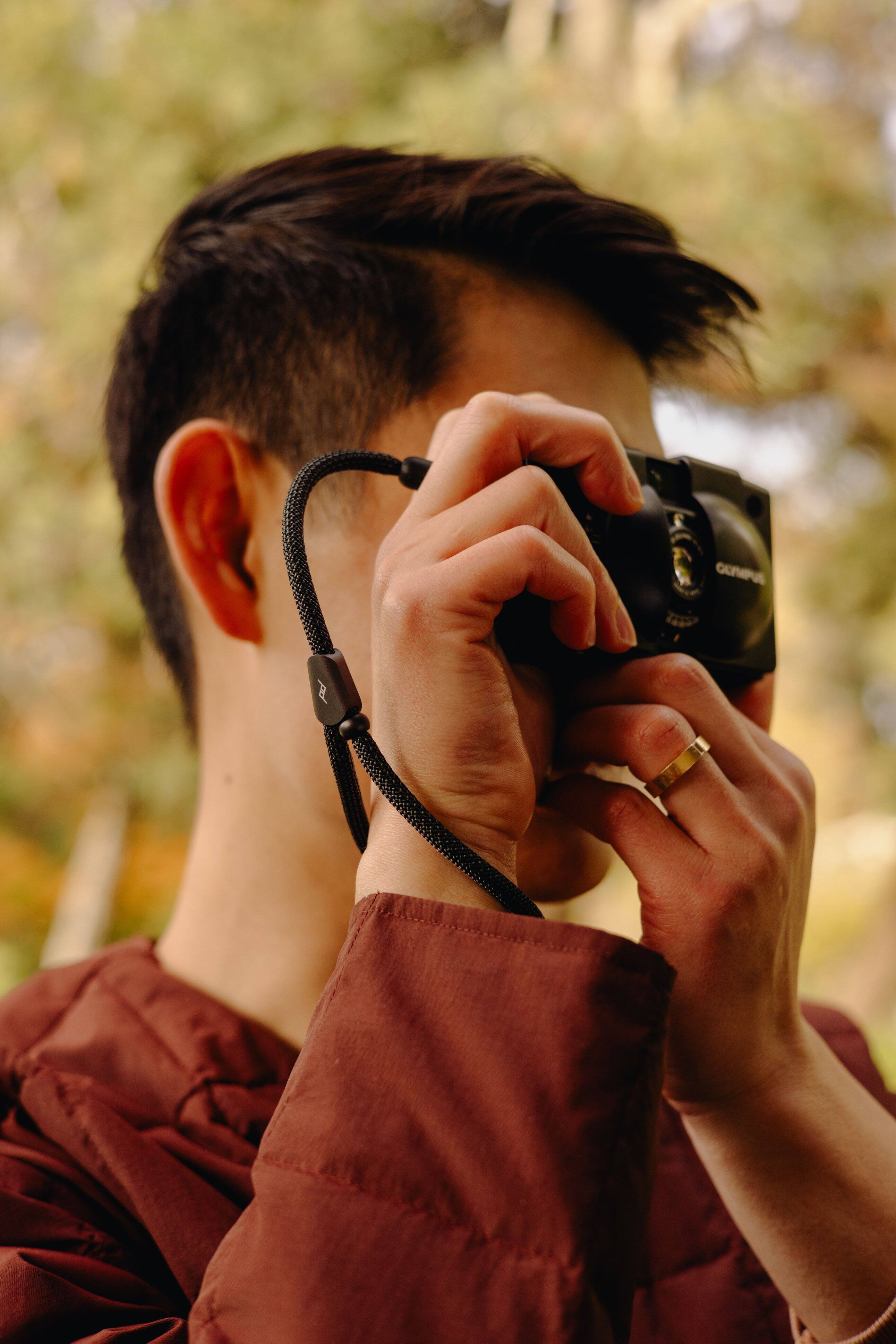 Alt View 5. Peak Design - Mobile Cuff, Black - Black.