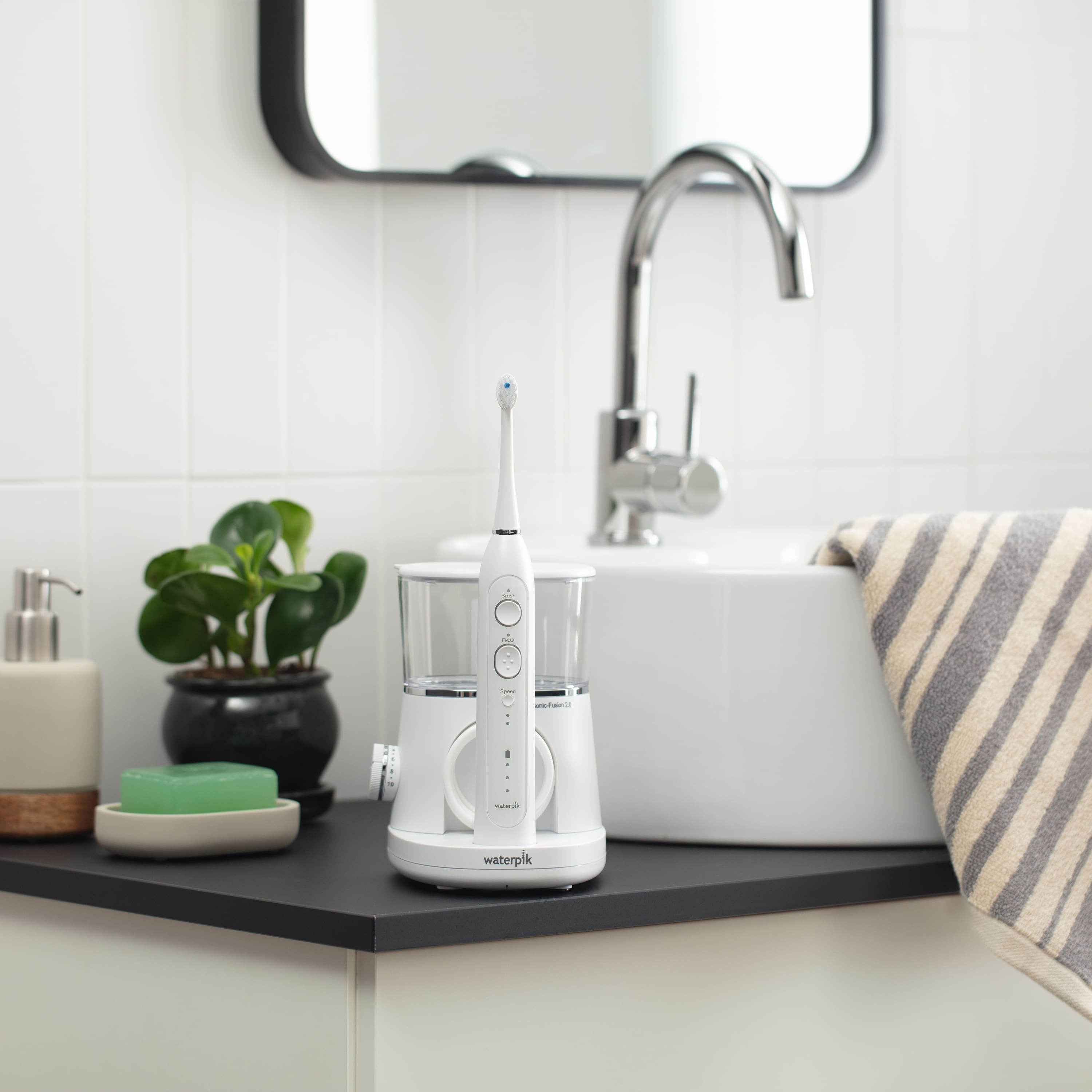 Left. Waterpik - Sonic-Fusion 2.0 - White.