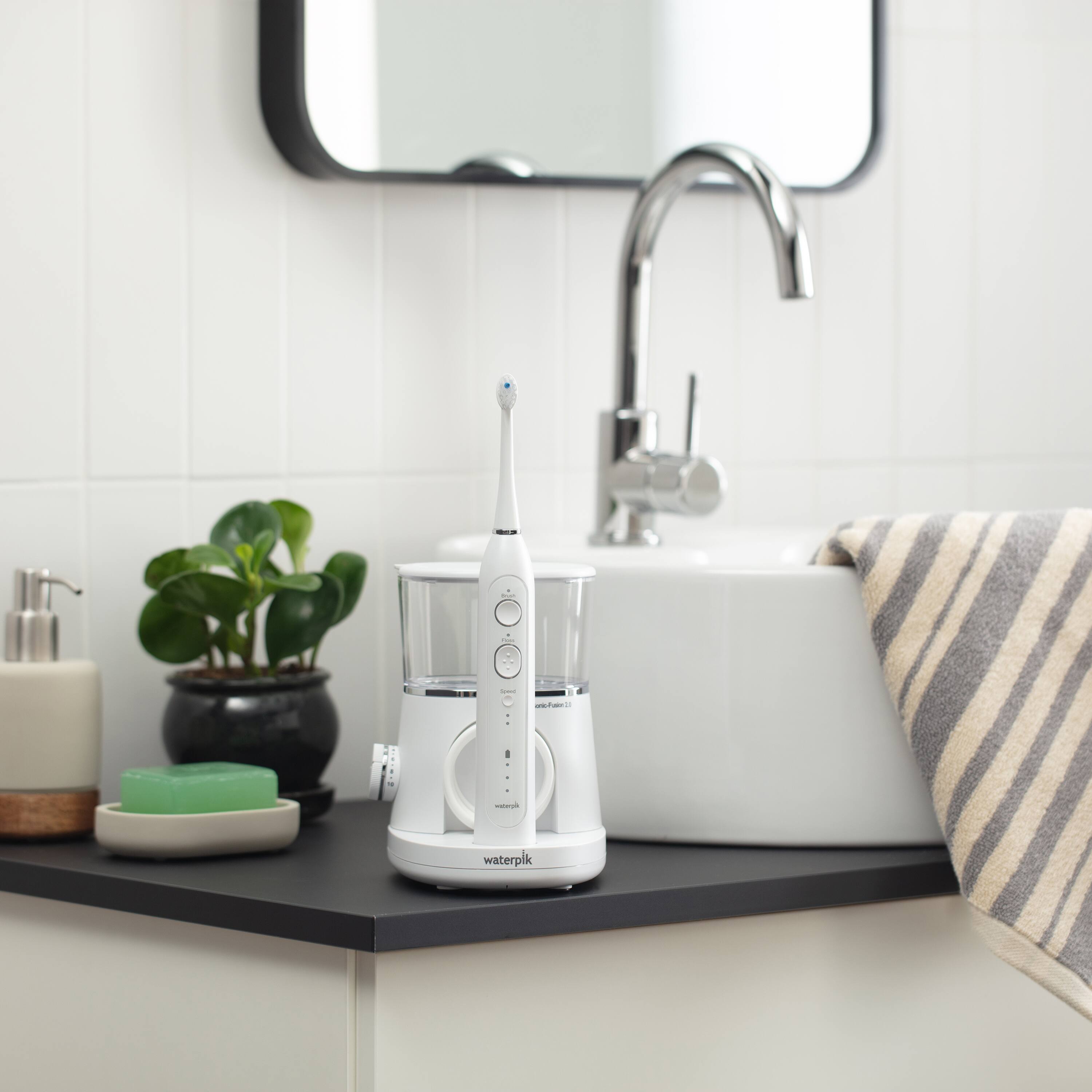 Left. Waterpik - Sonic-Fusion 2.0 - White.