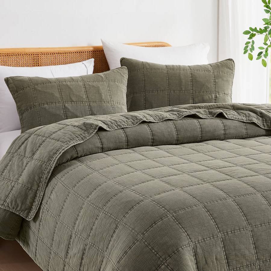 Angle. Hivvago - King/California King 3-Piece Sage Green Faded Stone Washed Cotton Quilt Set - Sage Green.