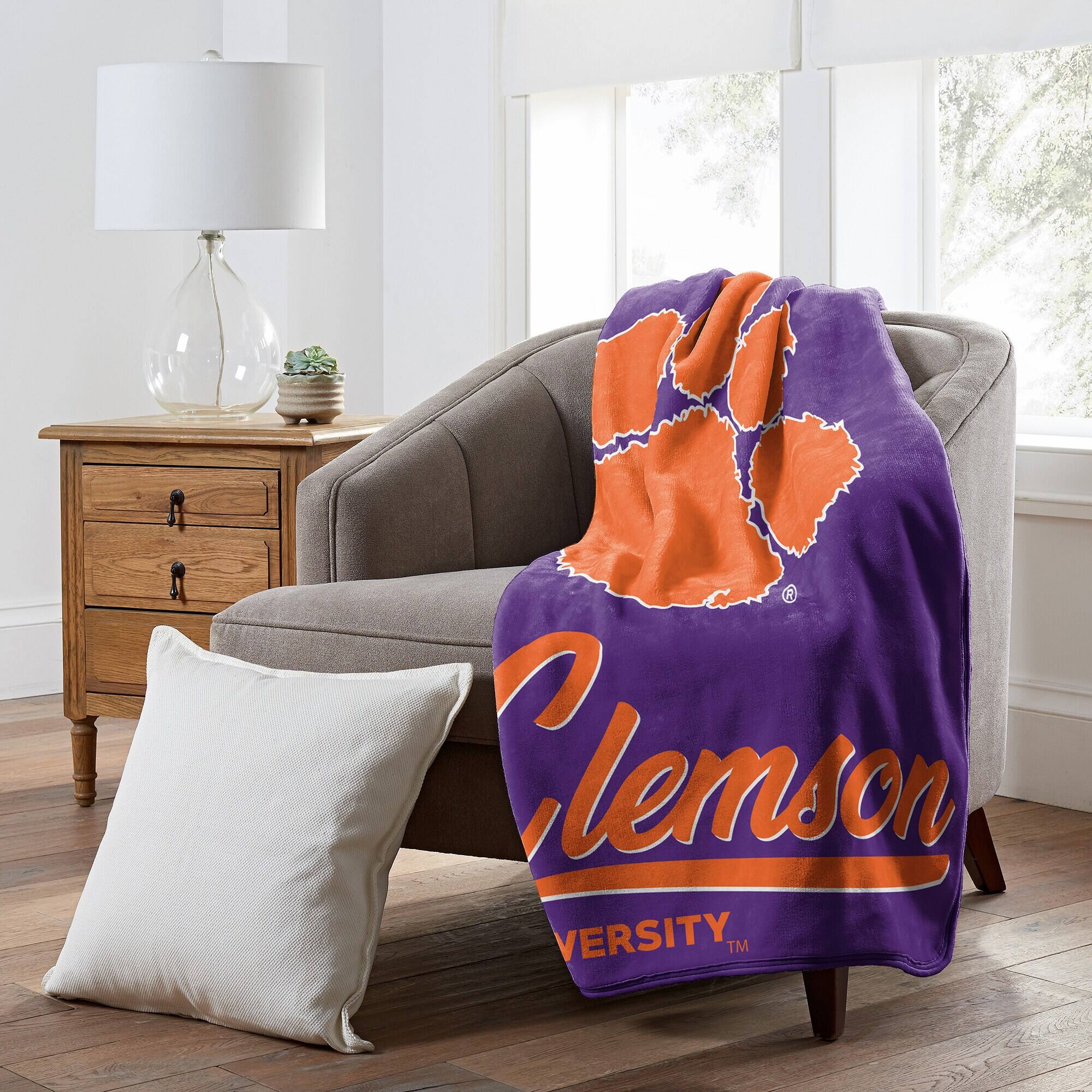Clemson  
VERSITY™