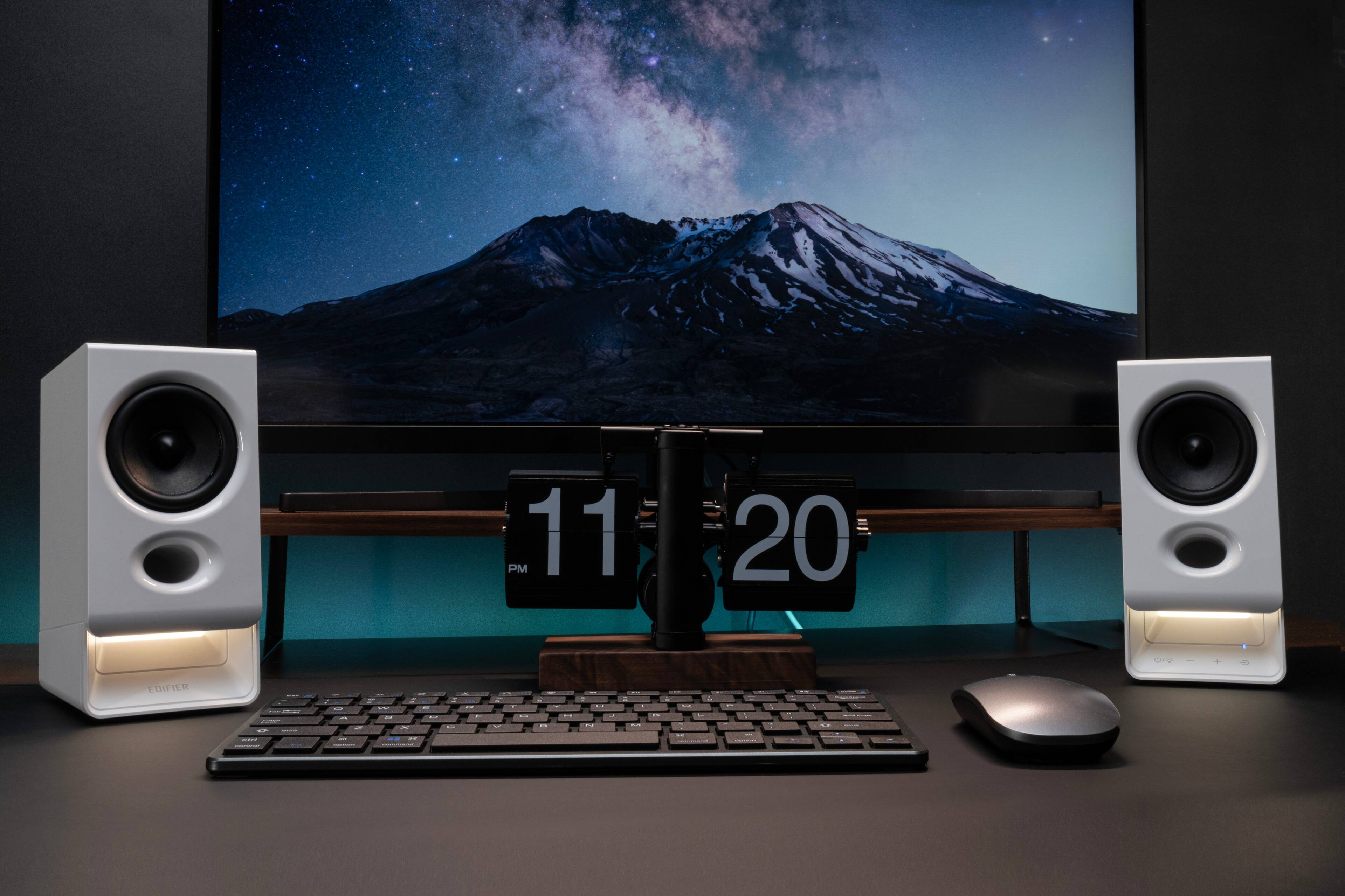 Alt View 4. Edifier - R20BT Bluetooth 6.0 Bookshelf Speakers (Pair) - White.