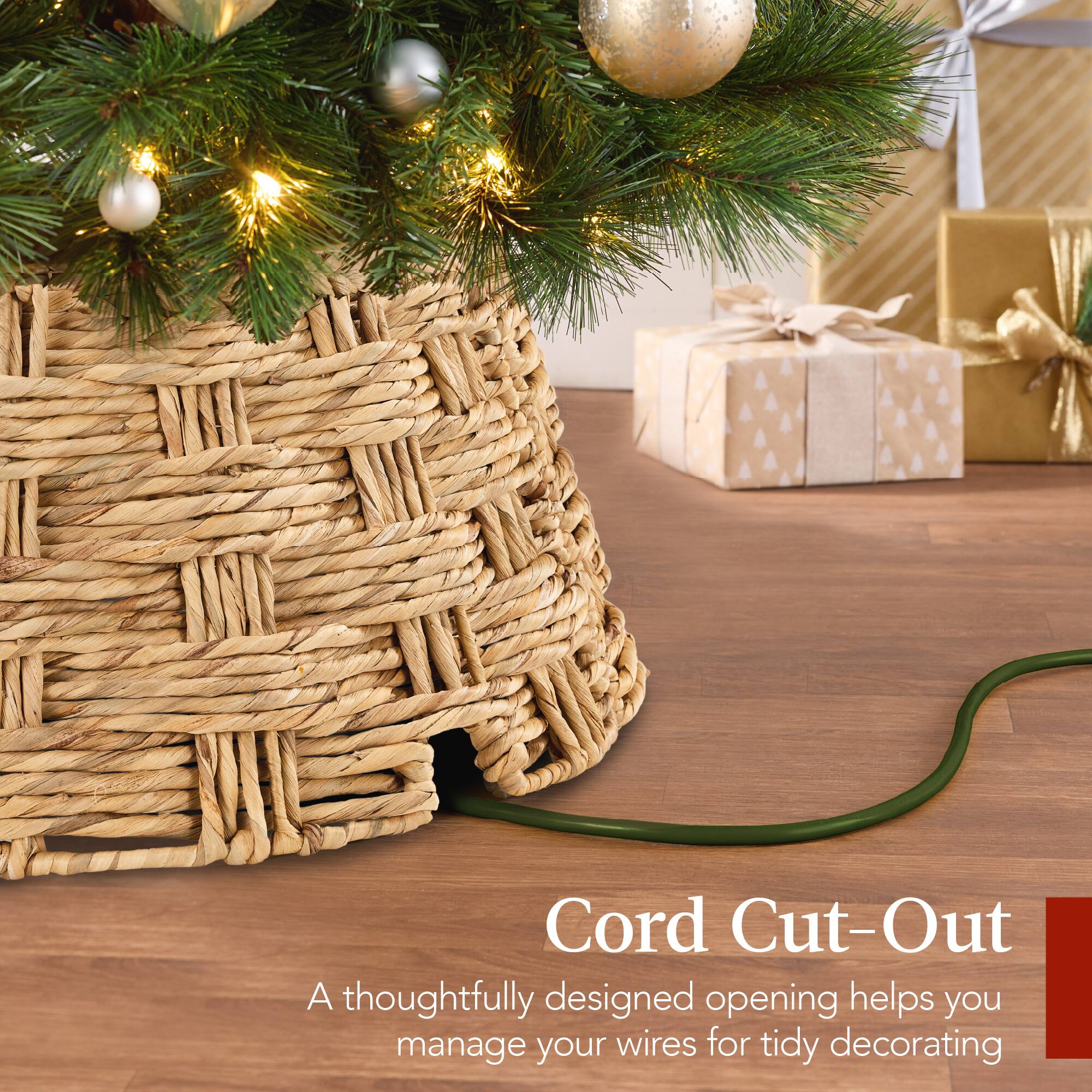 Cord Cut-Out  
A thoughtfully designed opening helps you manage your wires for tidy decorating