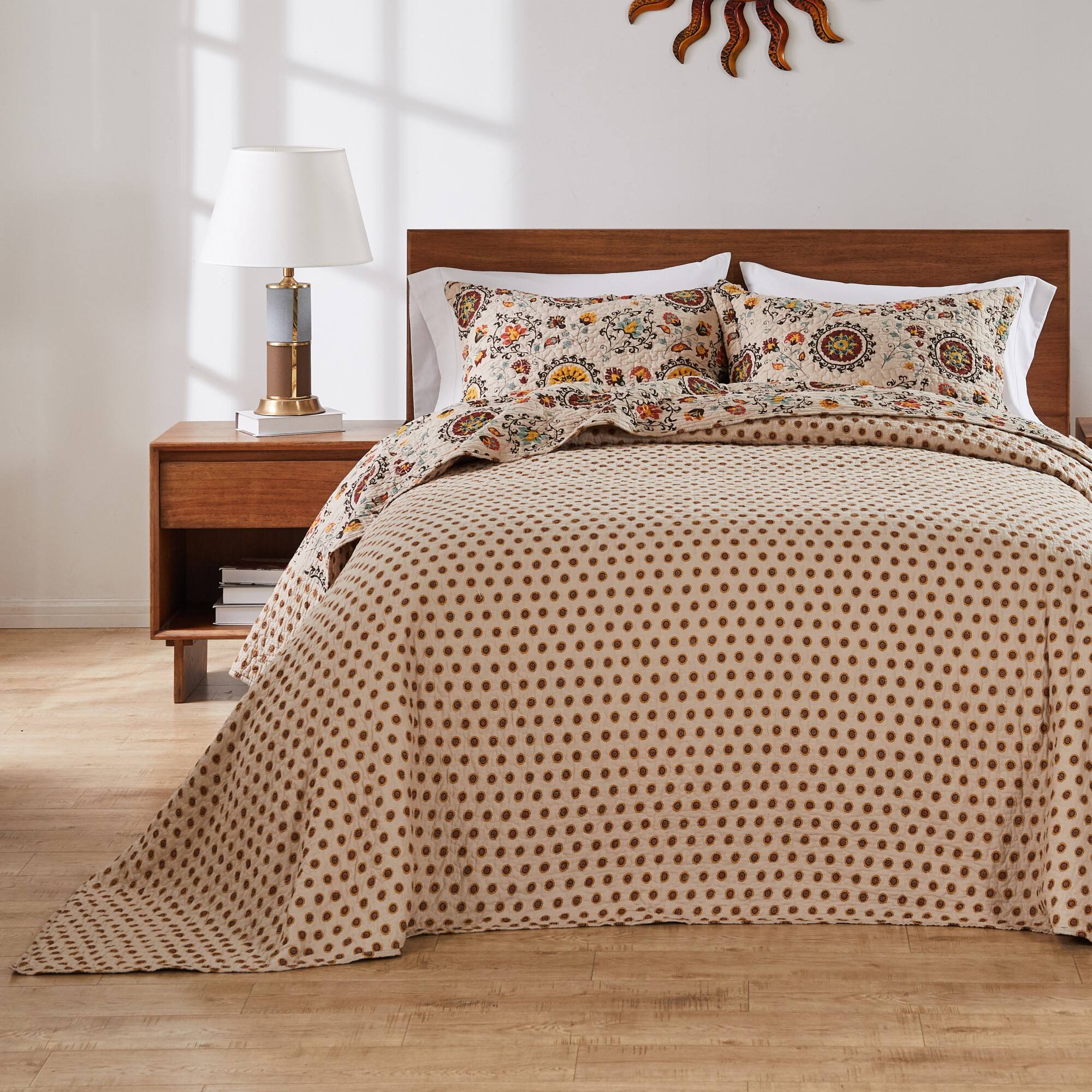 Angle. BreeBe - Andorra Bedspread Set - 3-Piece Queen - Multi.