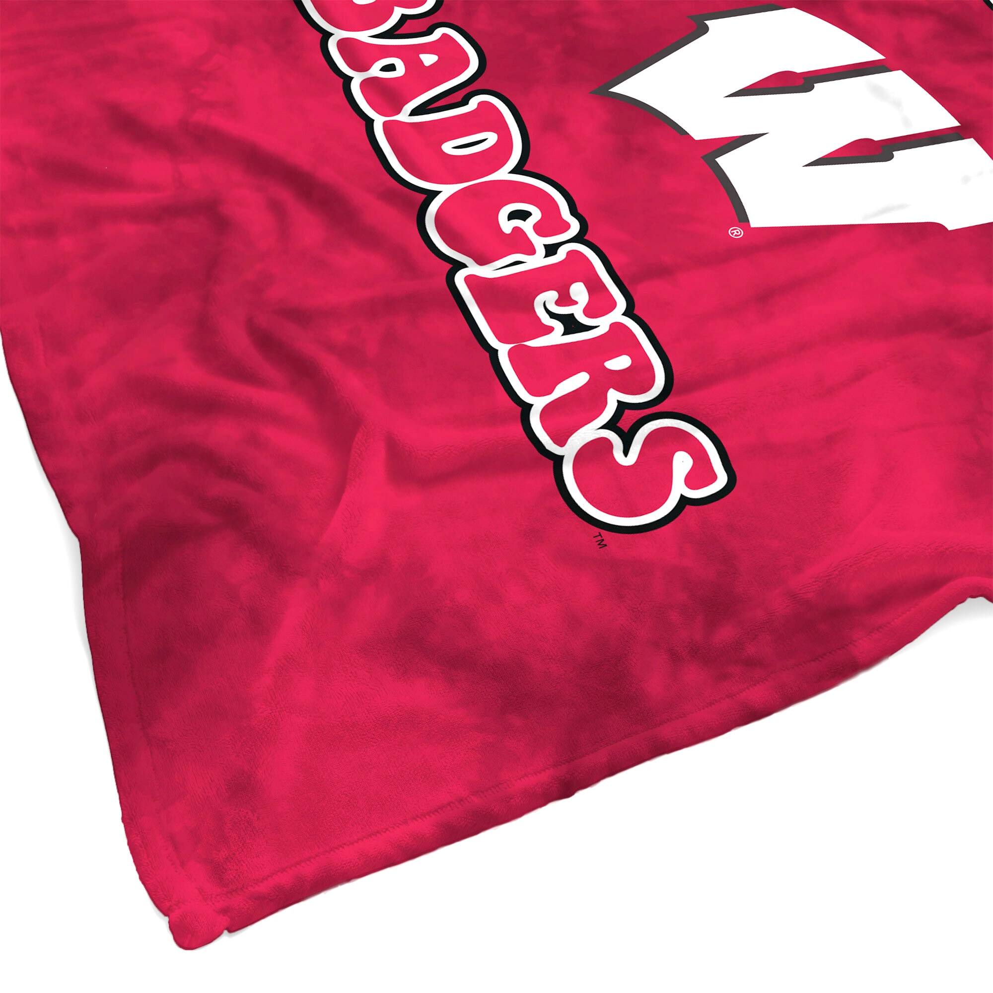 Alt View 1. Pegasus - Wisconsin Badgers 60'' x 80'' Bubble Tie-Dye Flannel Sherpa Blanket - Multicolor.