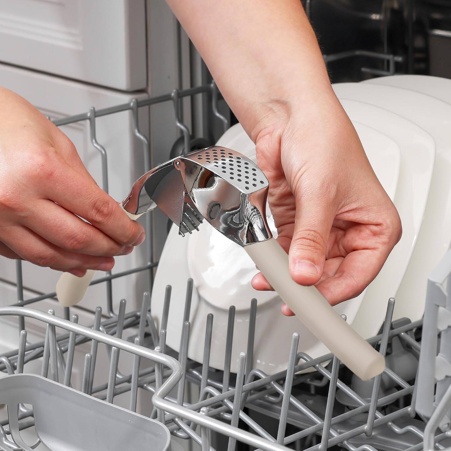 Angle. Zulay Kitchen - Zulay Kitchen Garlic Press Mincer with Peeler and Brush - Gray.