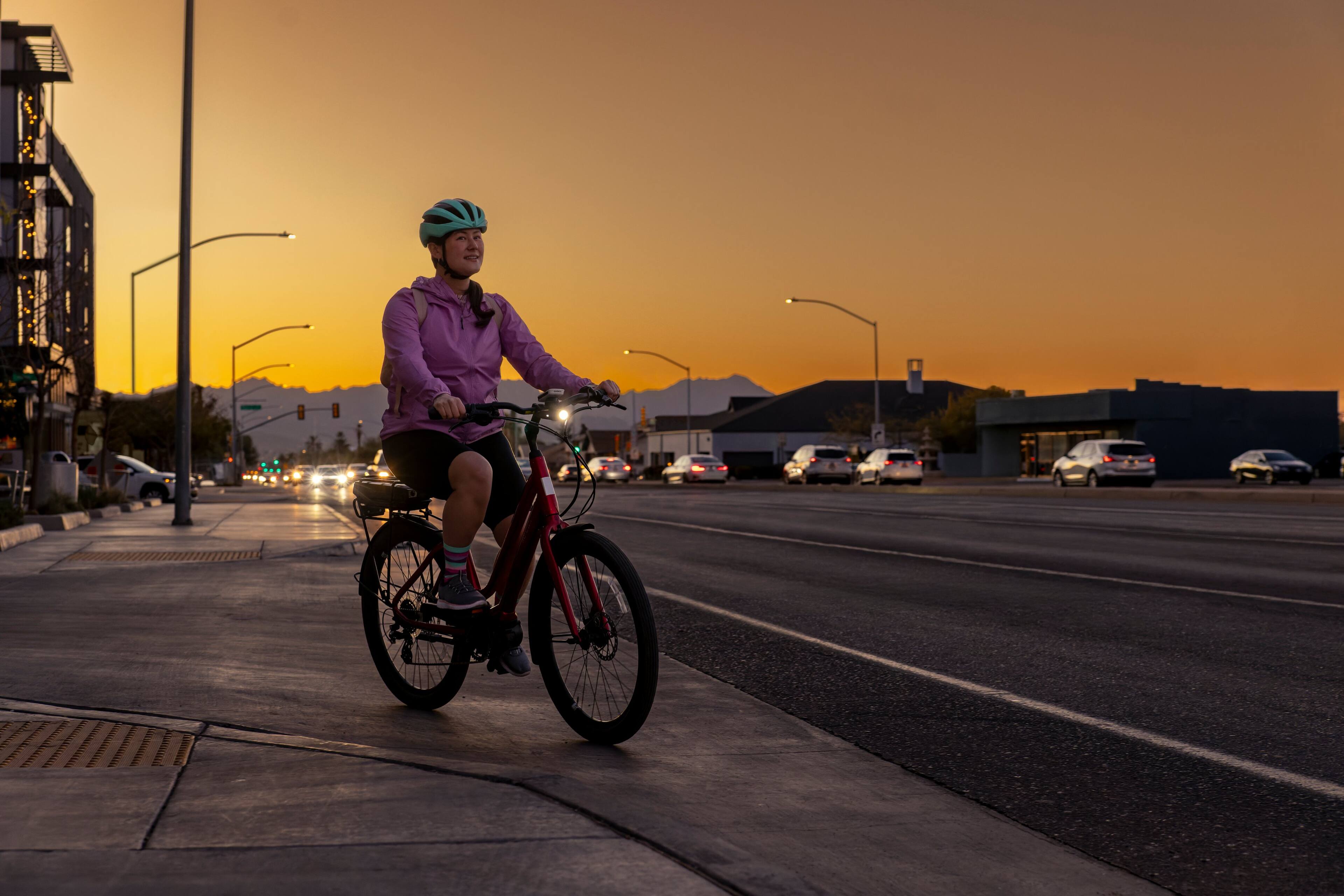 Alt View 4. Garmin - Varia Vue Smart Bike Light with 4K Camera - Black.