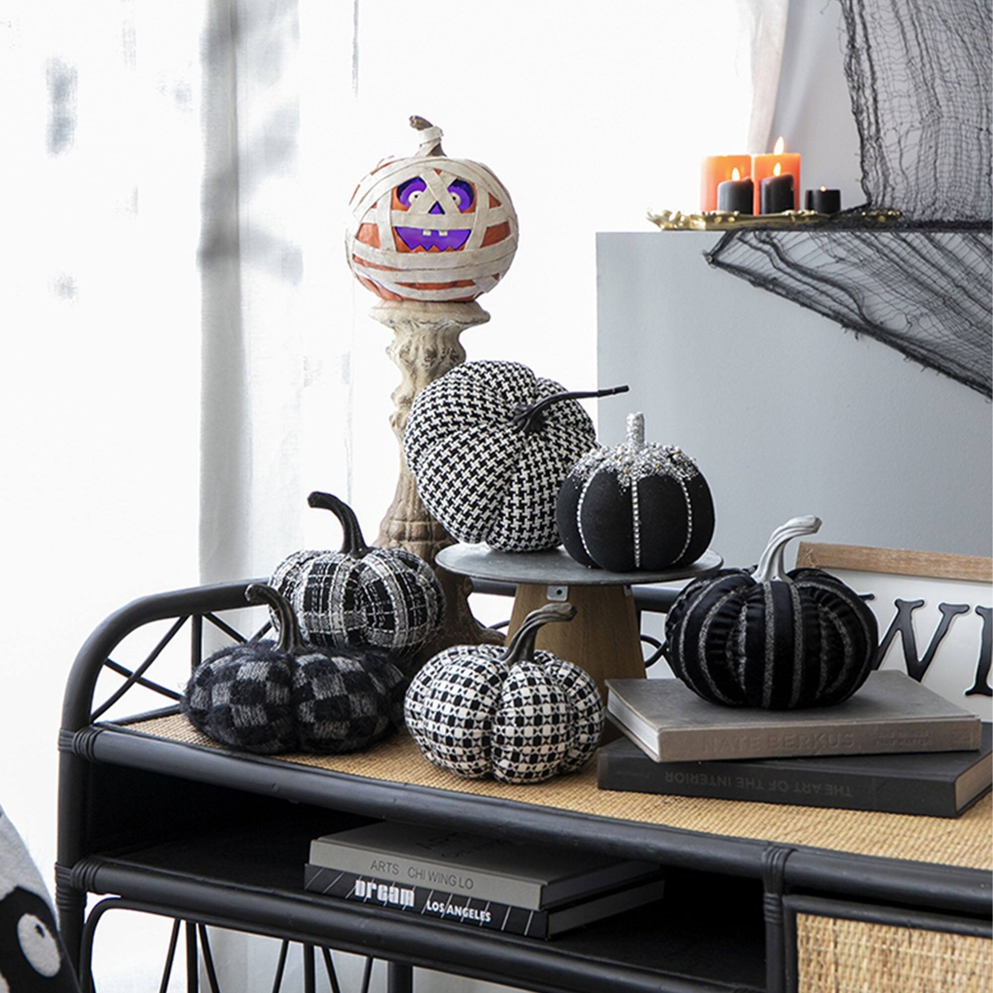 The text on the image reads:

- "THE ART OF INTERIOR DESIGN"
- "NATE BERKUS"
- "ARTS CHI WING LO"
- "PROGRAM LOS ANGELES"