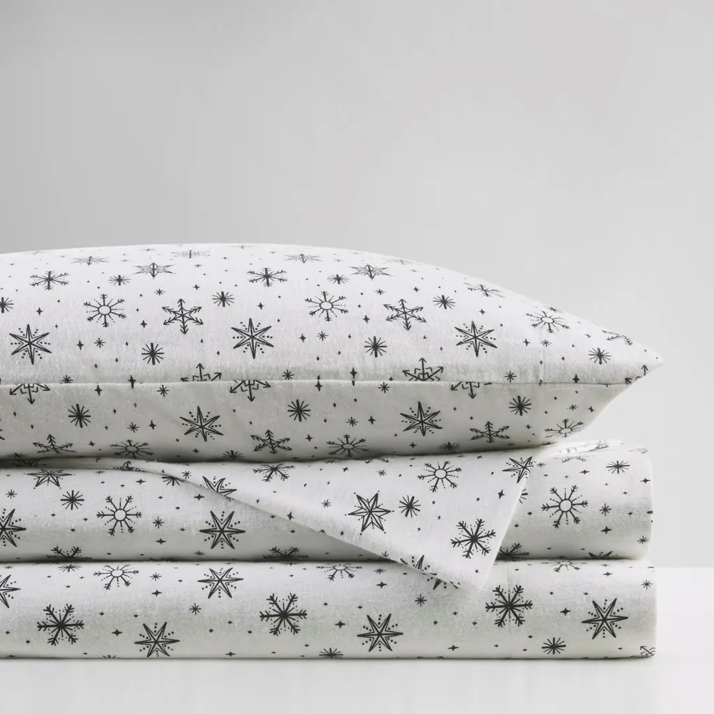 Alt View 3. Gracie Mills - Gracie Mills 4PC Dottie Oversized Flannel Sheet Set - Black Snowflakes.