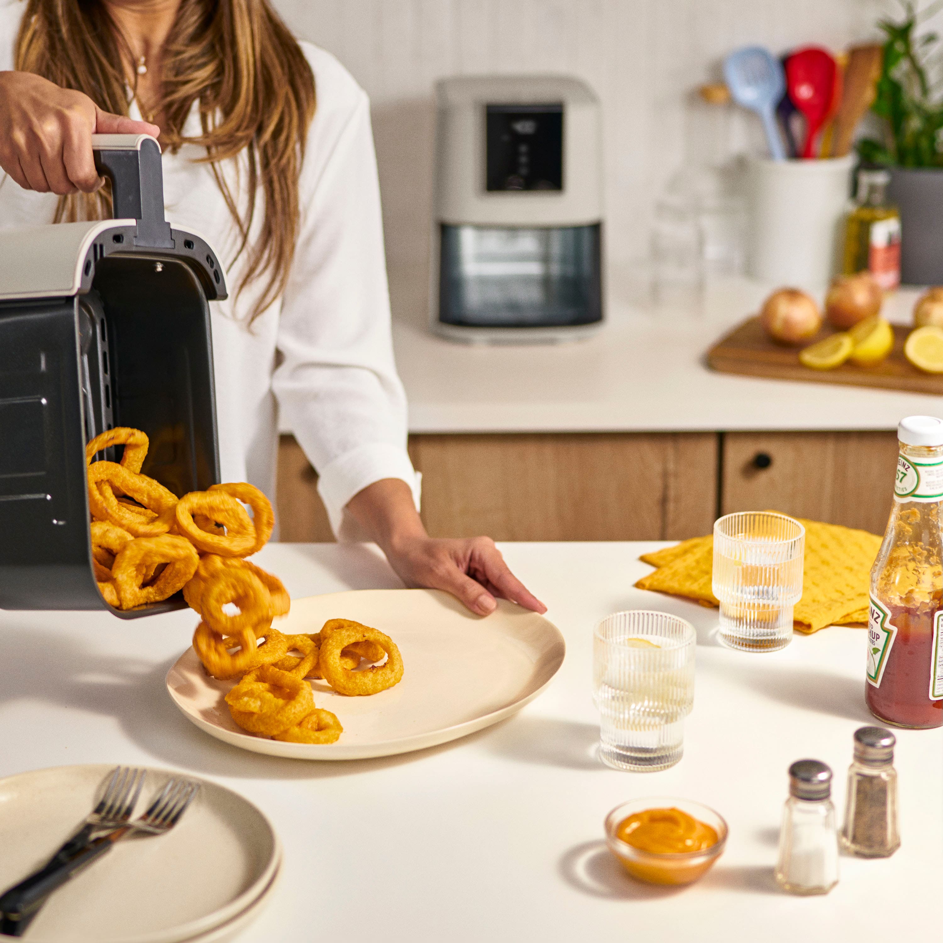 Alt View 1. bella PRO - 4-qt. Touchscreen Slim Air Fryer - Oatmilk.