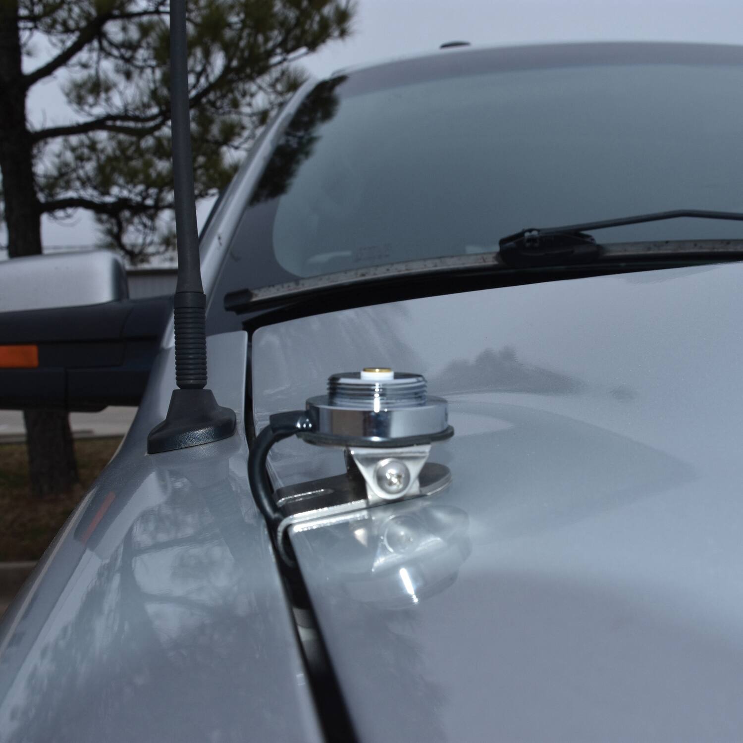 Back. Browning - Browning BR-1024-UHF Adjustable Trunk Mount with Preinstalled UHF PL-259 Connector with FME-Female Attached, Fits up to - Silver.