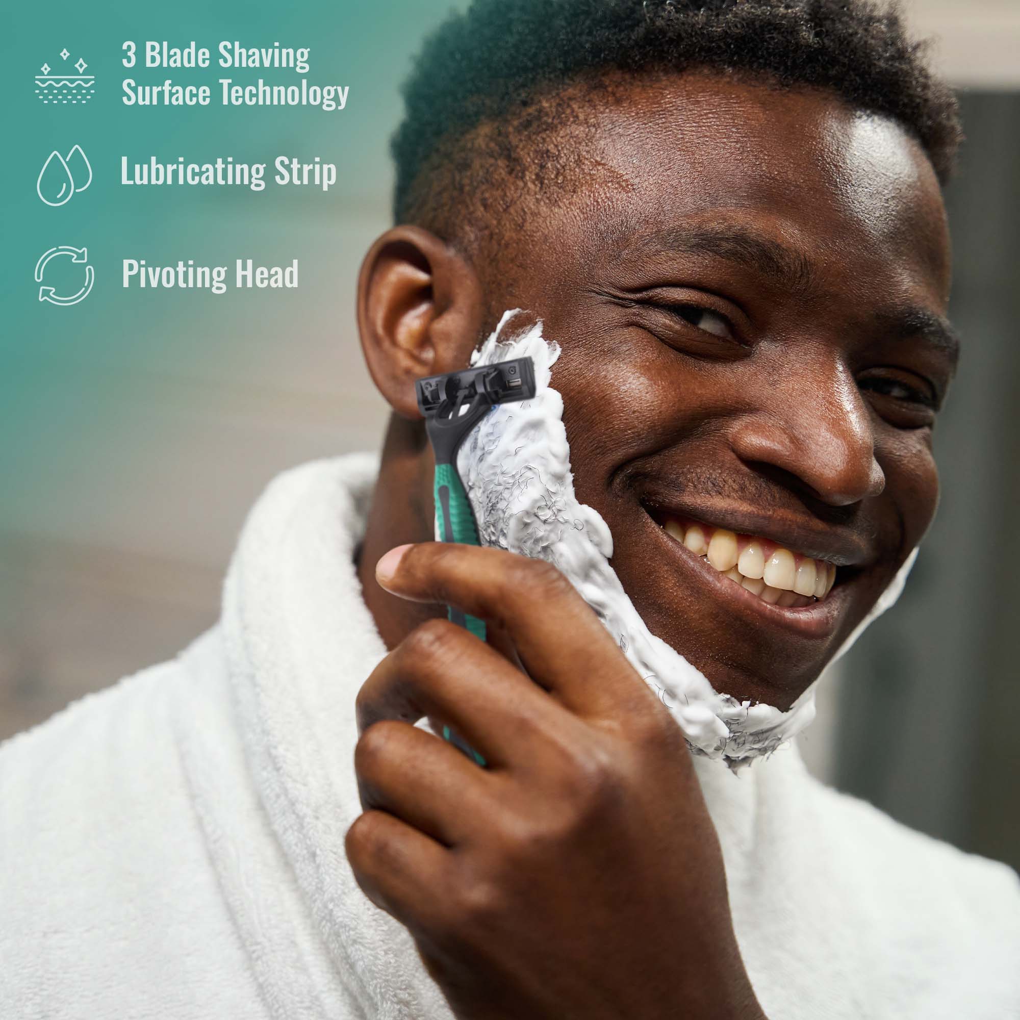 3 Blade Shaving Surface Technology  
Lubricating Strip  
Pivoting Head