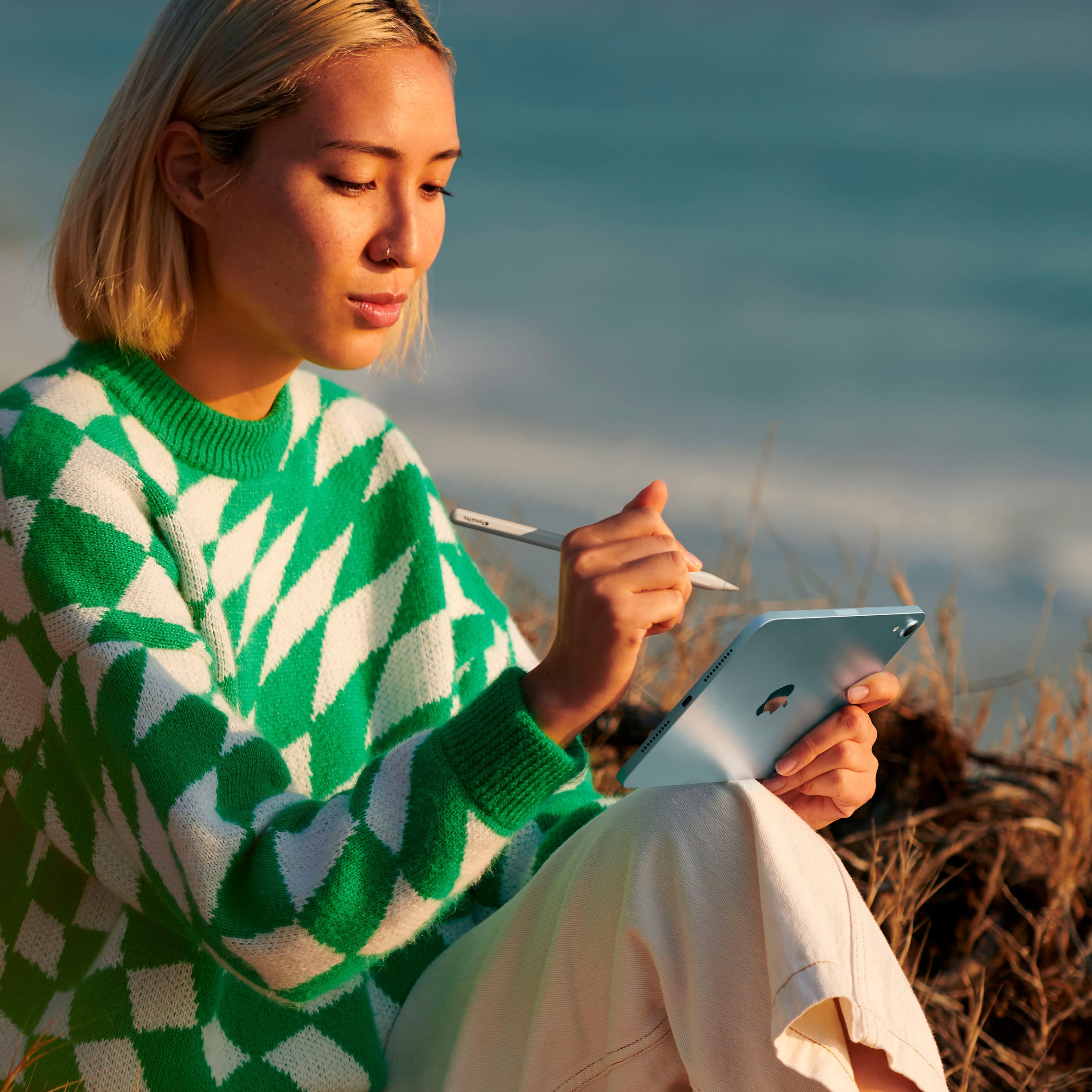 Alt View 17. Apple - iPad mini (A17 Pro chip) - Built for Apple Intelligence - Wi-Fi 128GB - Blue.