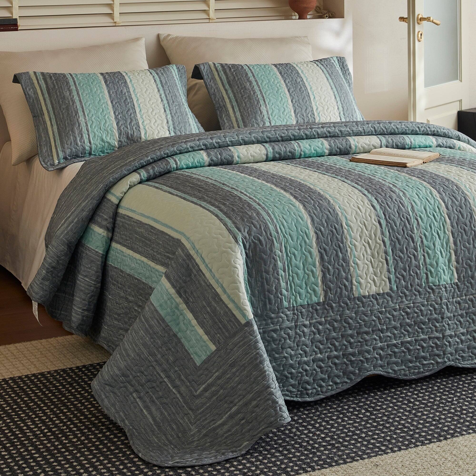 Left. MarCielo - MarCielo 3-Piece Lightweight Modern Striped Quilt Bedspread Set - Multiple colors.