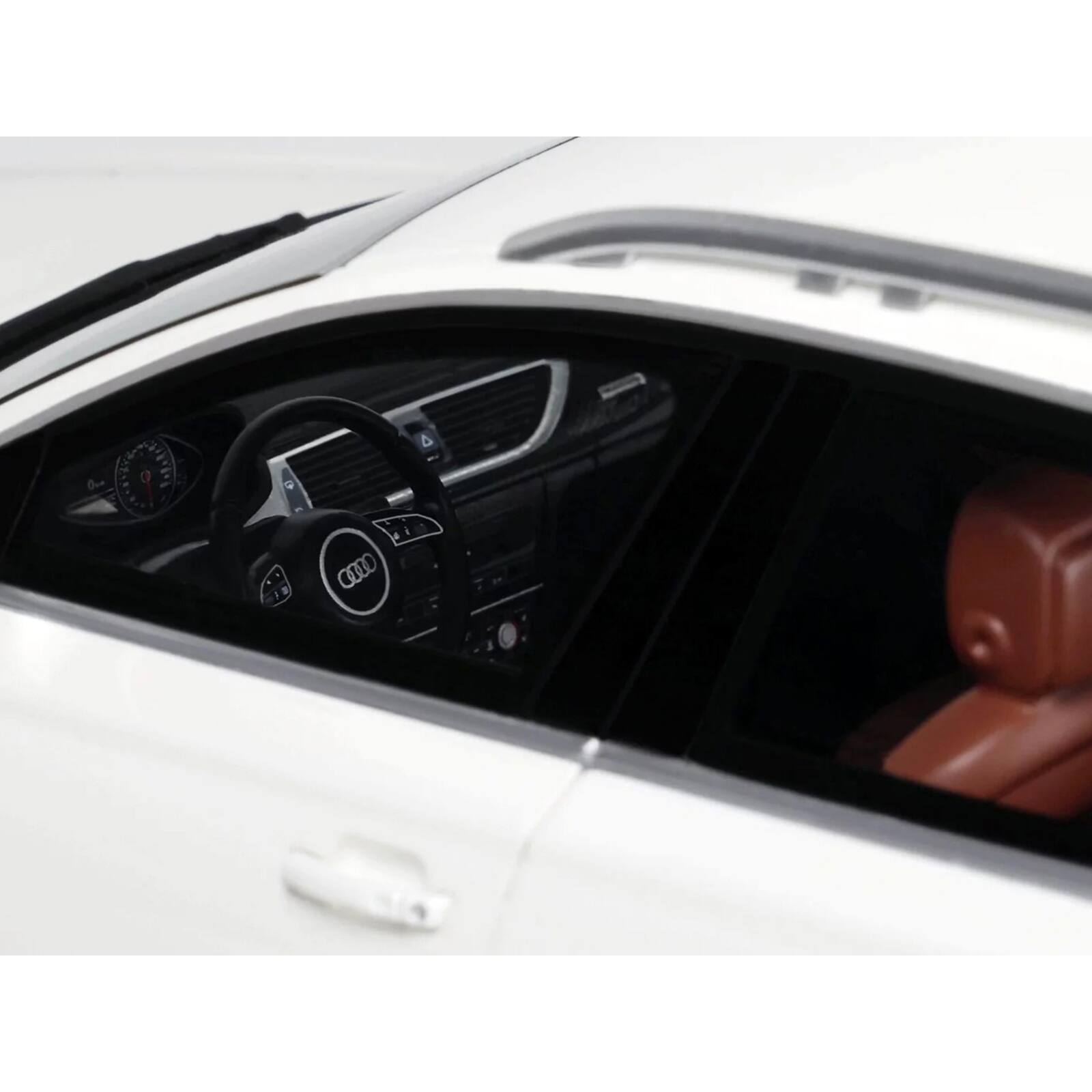 Alt View 1. Otto Mobile - 2015 Audi C7 All Road Ibis White 1/18 Model Car by Otto Mobile.