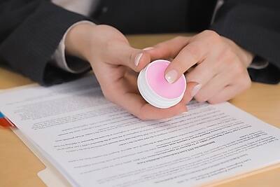 Alt View 1. Lee - Sortkwik 1.75 oz. Fingertip Moistener, Pink, 2/Pack - Pink.