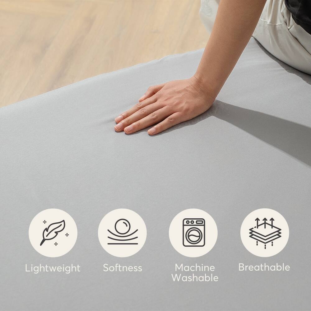 Lightweight  
Softness  
Machine Washable  
Breathable