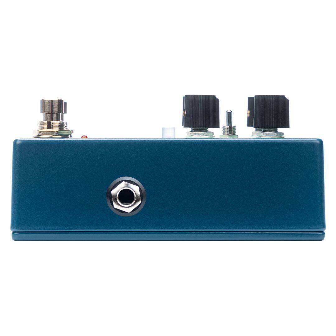 Left. EarthQuaker Devices - EarthQuaker Devices Silos Multi-generational Time Reflection Delay Pedal.