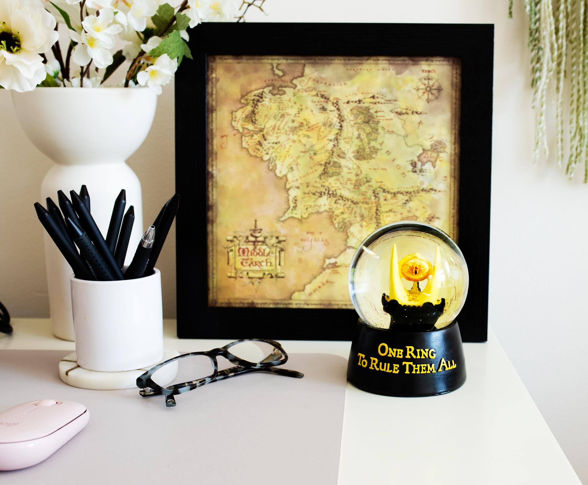 J (118L) r CArch ONE RING To RULE THEM All