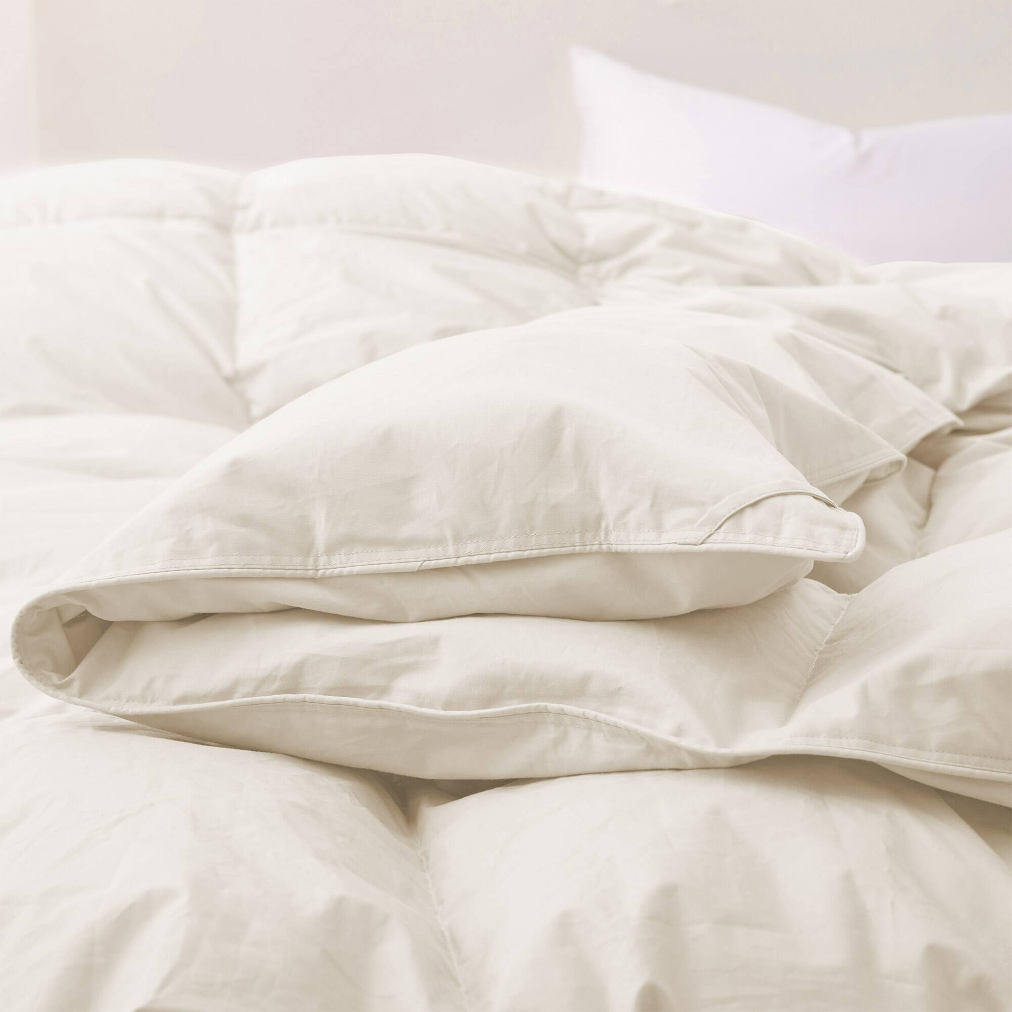 Left. Puredown - Puredown Luxurious 300TC 100% Organic Cotton Down Feather Fiber Comforter, Off-white, Full/Queen - Off-white.