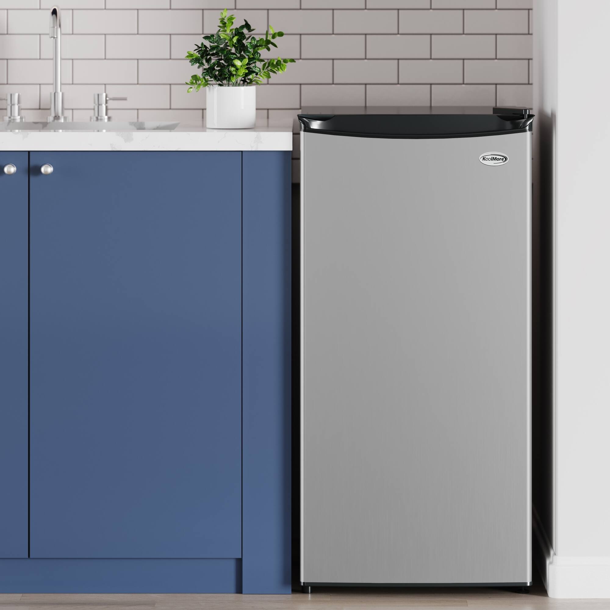Left. Koolmore - 21 in. Convertible Refrigerator/Freezer 4.2 cu. ft. in Silver (KM-RUF-42C) - Black.