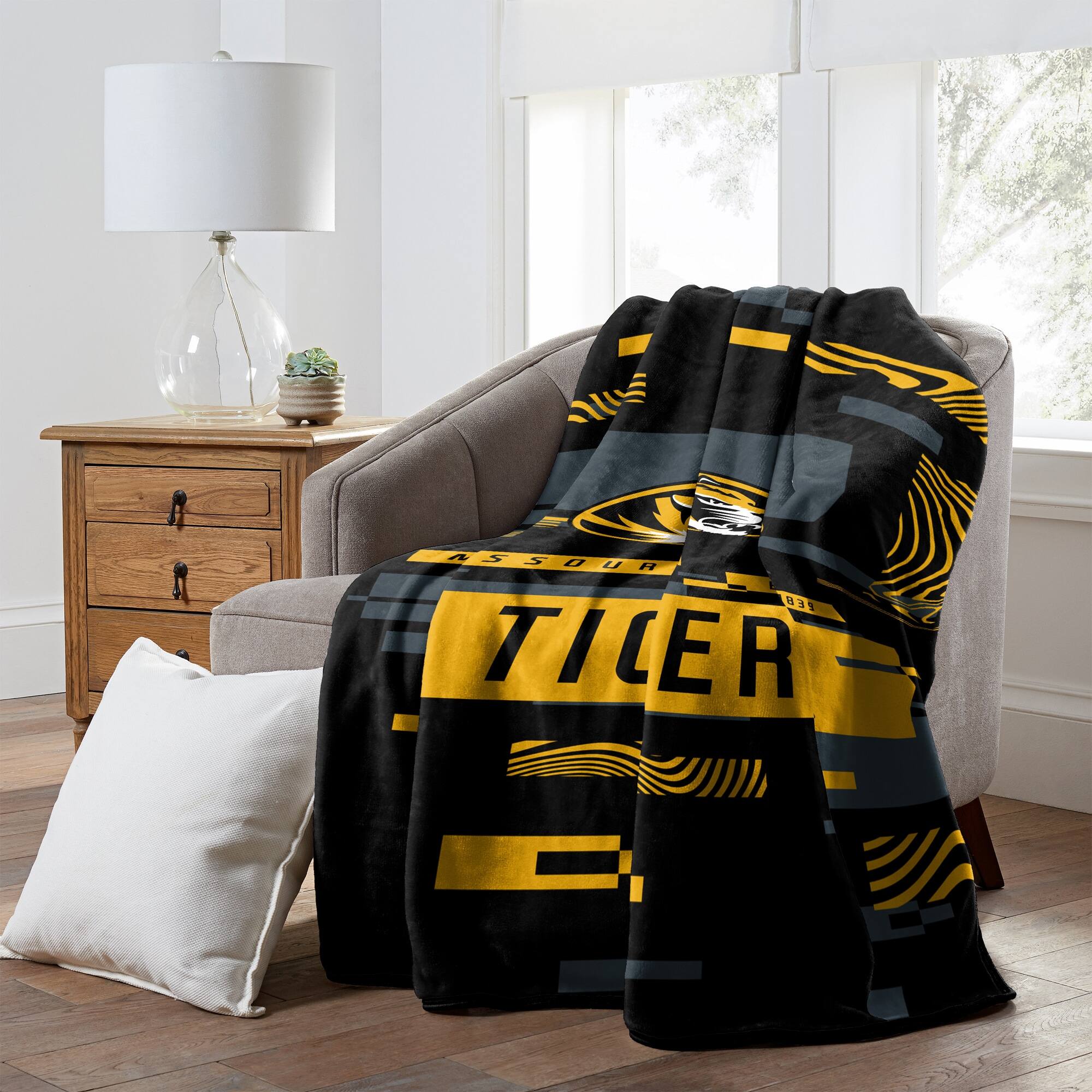 The text on the image reads:

"ASSOUR TILER"