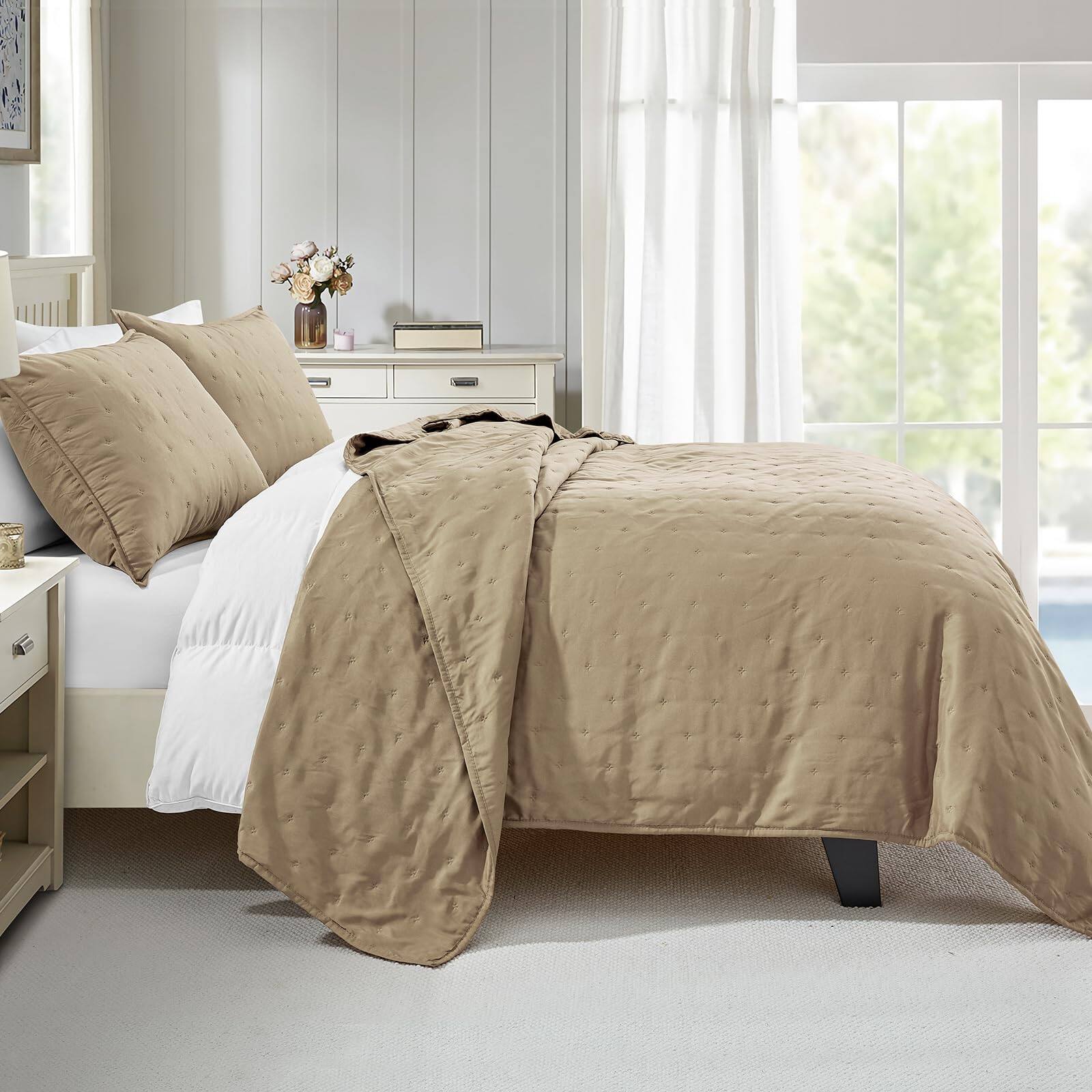 Left. Cedar Assembly - Ultrasonic Quilt Set Fullqueen Bedding Prewashed Microfiber Ultra Soft Lightweight Star Bedspread Coverlet - Ultrasonic-taupe-Full/Queen.