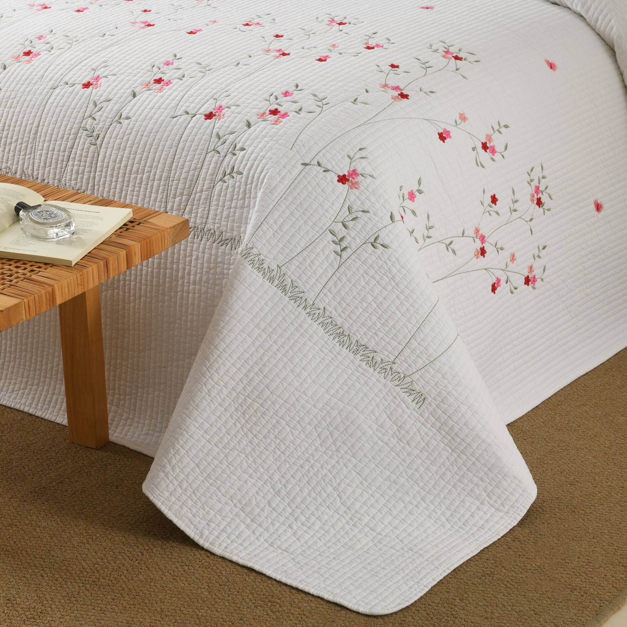 Angle. MarCielo - MarCielo 3 Piece Cotton Cover Floral Embroidered Cottage Quilt Bedspread Set - White.