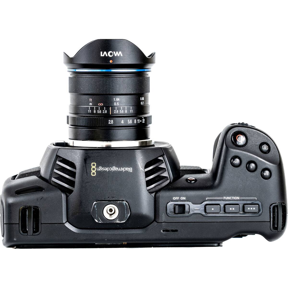 VOOM

ft  m
11 8 5.6 2.8 1.64 0.5 0.2
28 4 5.6 8 11

Blackmagicdesign

OFF ON FUNCTION