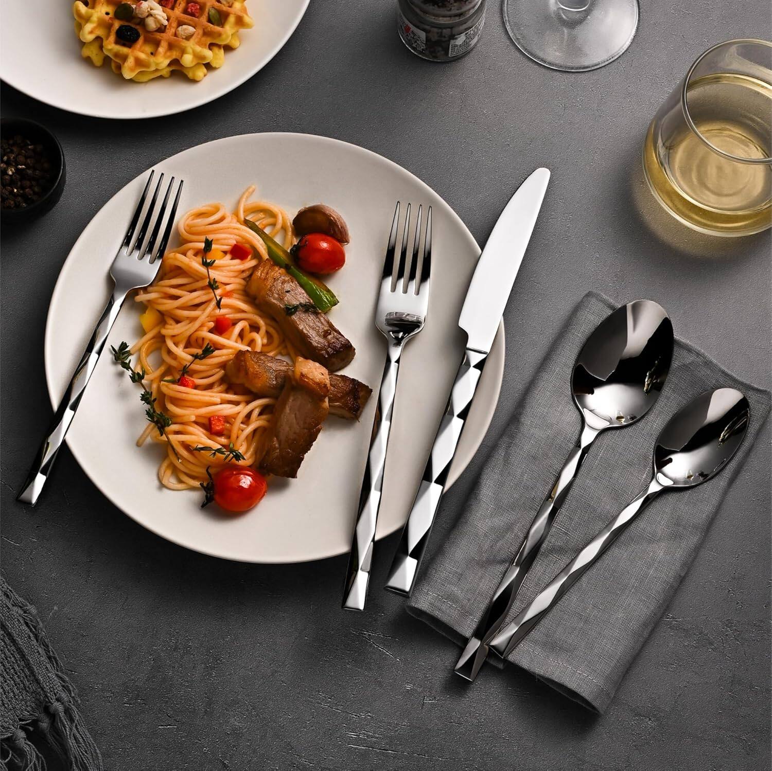 Back. Dazzed Corner - 20 Piece  Silverware Set, Flatware Set for 4 - Silver.