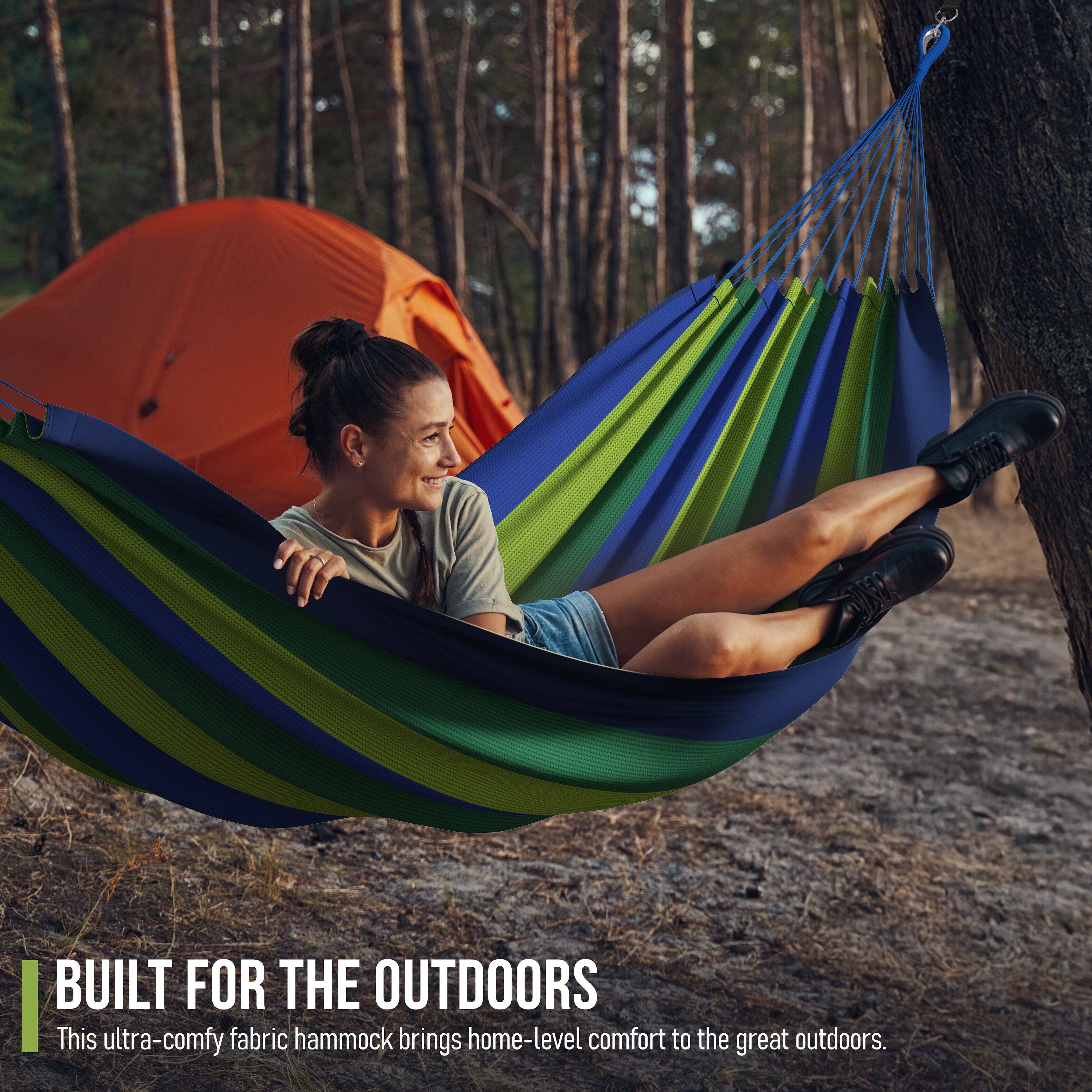 BUILT FOR THE OUTDOORS

This ultra-comfy fabric hammock brings home-level comfort to the great outdoors.