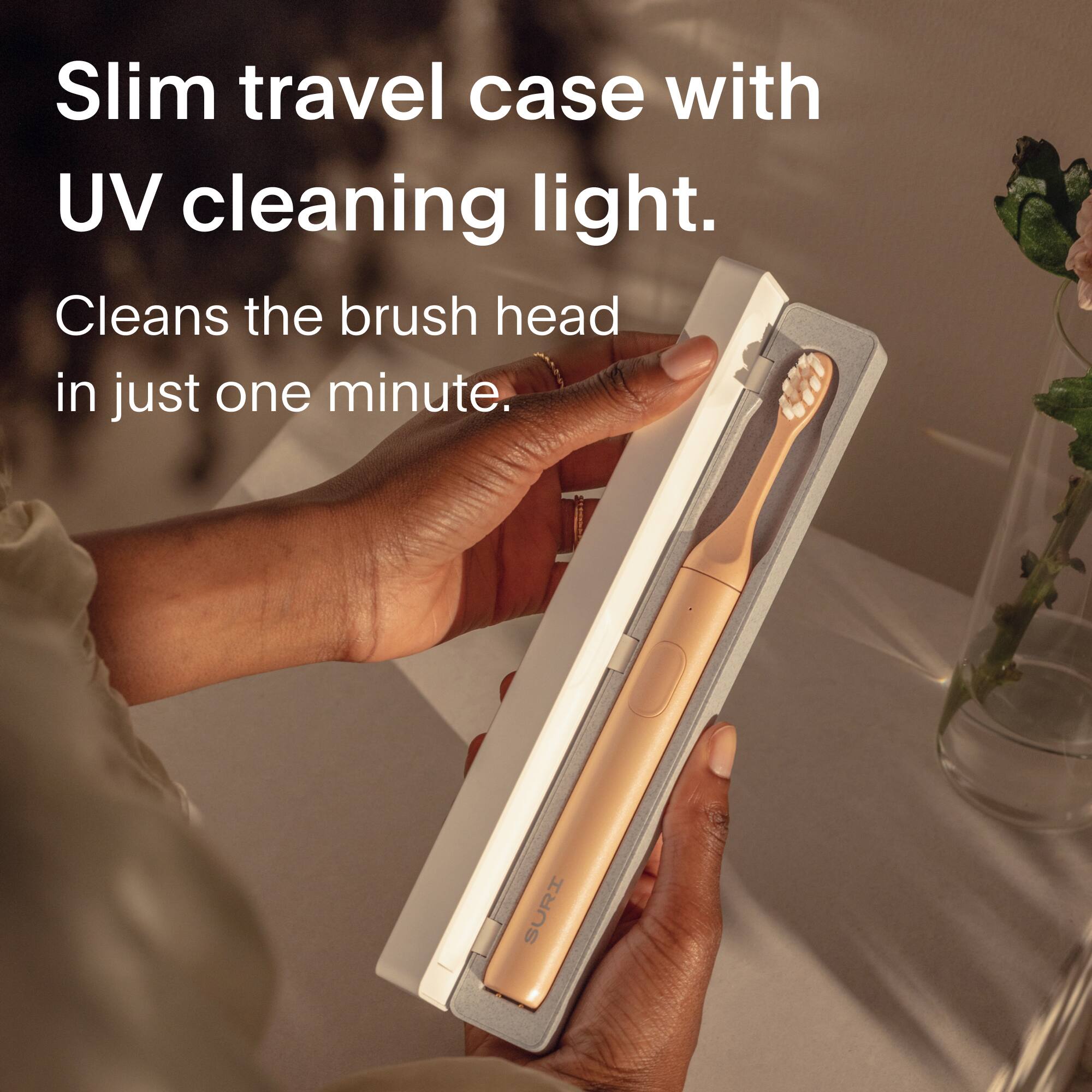 Slim travel case with UV cleaning light.  
Cleans the brush head in just one minute.