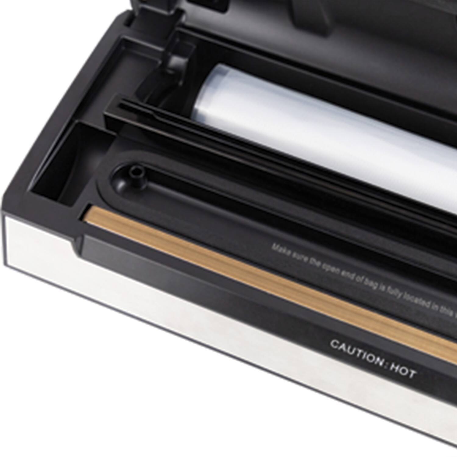 Make sure the open end of bag is fully located in this  
CAUTION: HOT