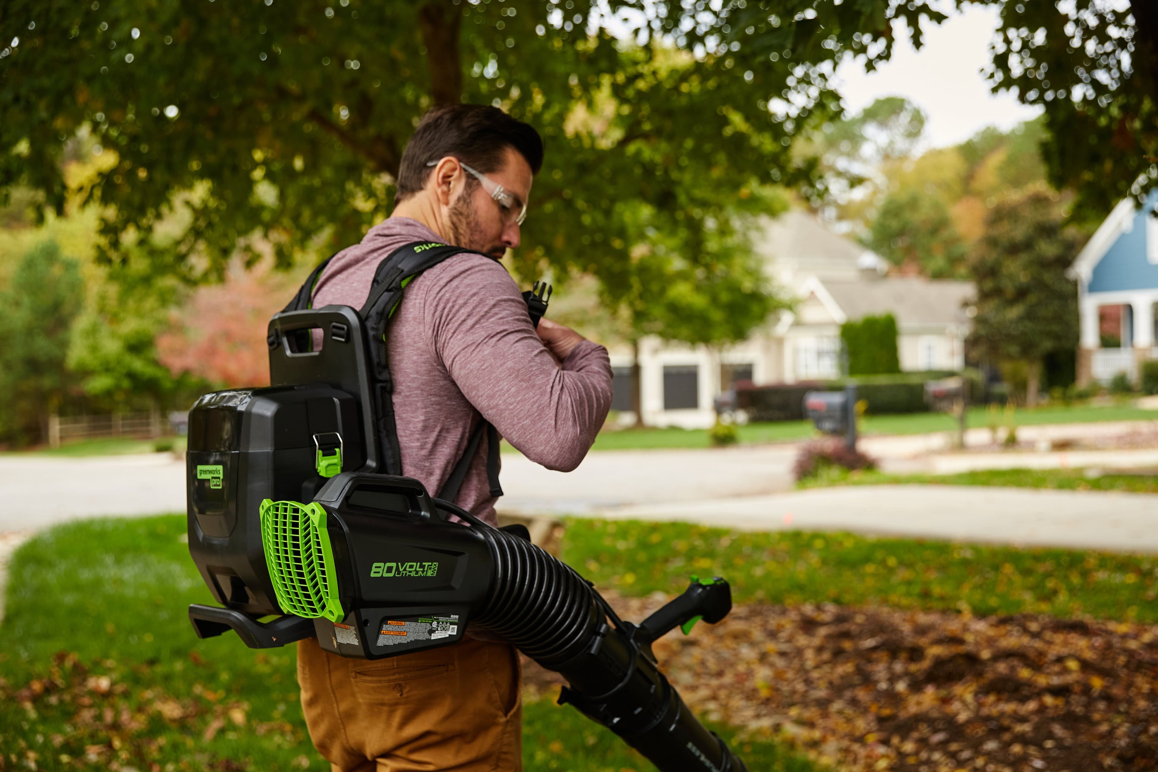 Greenworks - 80V 690 CFM 165 MPH Cordless Backpack Leaf Blower with (2) 4.0 Ah Battery and Dual-Port Charger - Green