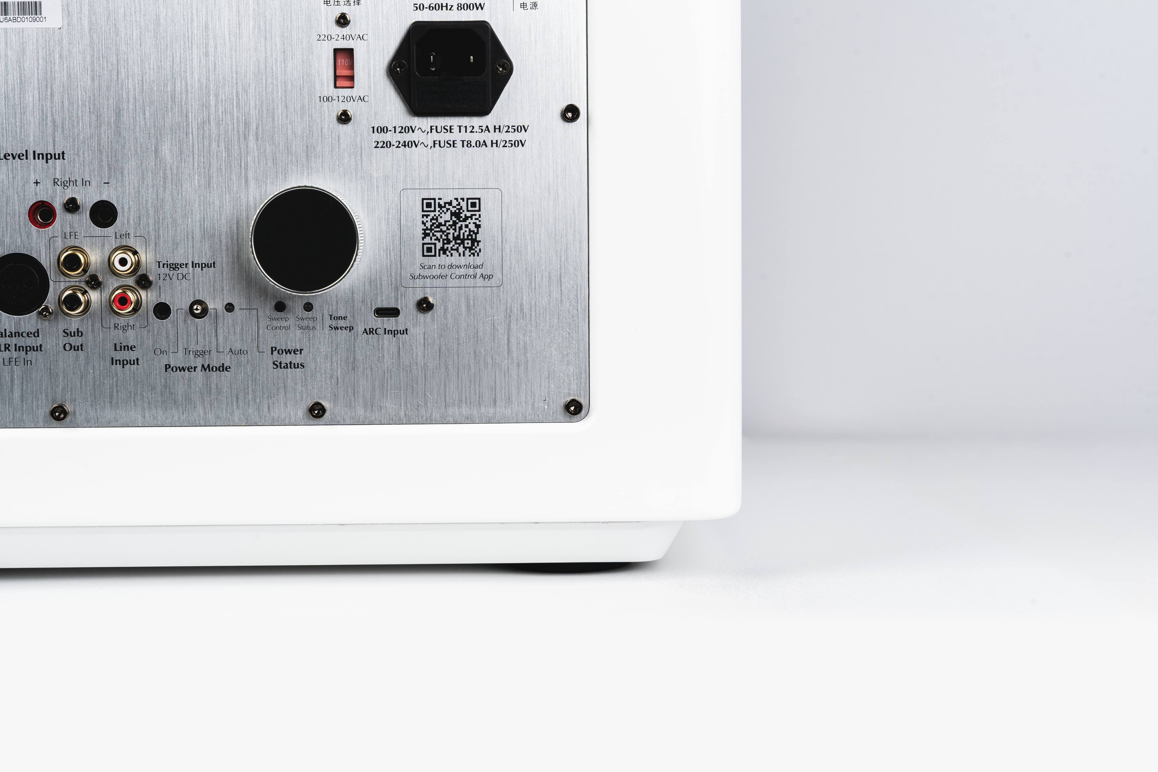 6AB00109001  
50-60Hz 800W  
220-240VAC 110 I 100-120VAC  
Level Input 100-120V~  
FUSE T12.5A H/250V  
220-240V FUSE T8.0A H/250V  
+ Right In : LFE Left Trigger Input 12V DC  
Scan to download Subwoofer Control App  
Balanced R Input LFE In Sub Out Right Line Input On Trigger Auto Power Mode  
Sweep Tone Control Sweep Sweep ARC Input Power Status  
50-60Hz 800W
