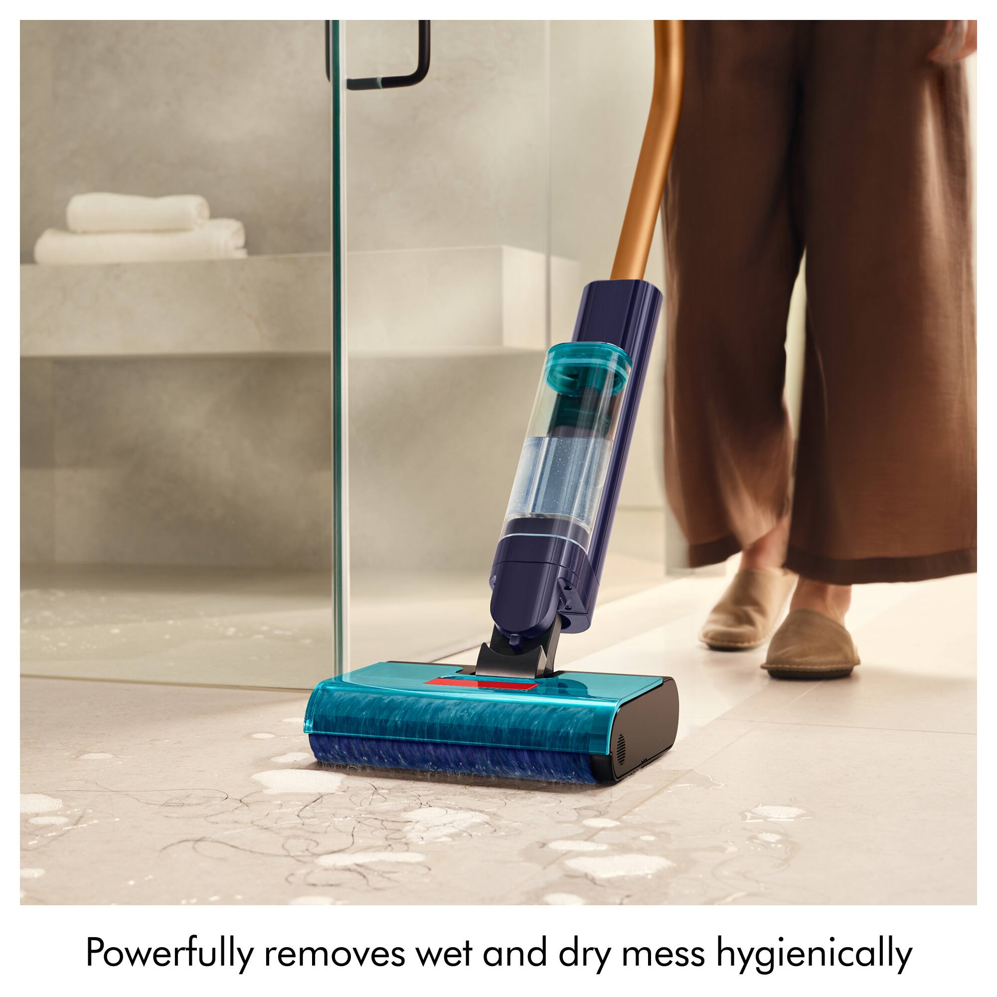 Powerfully removes wet and dry mess hygienically