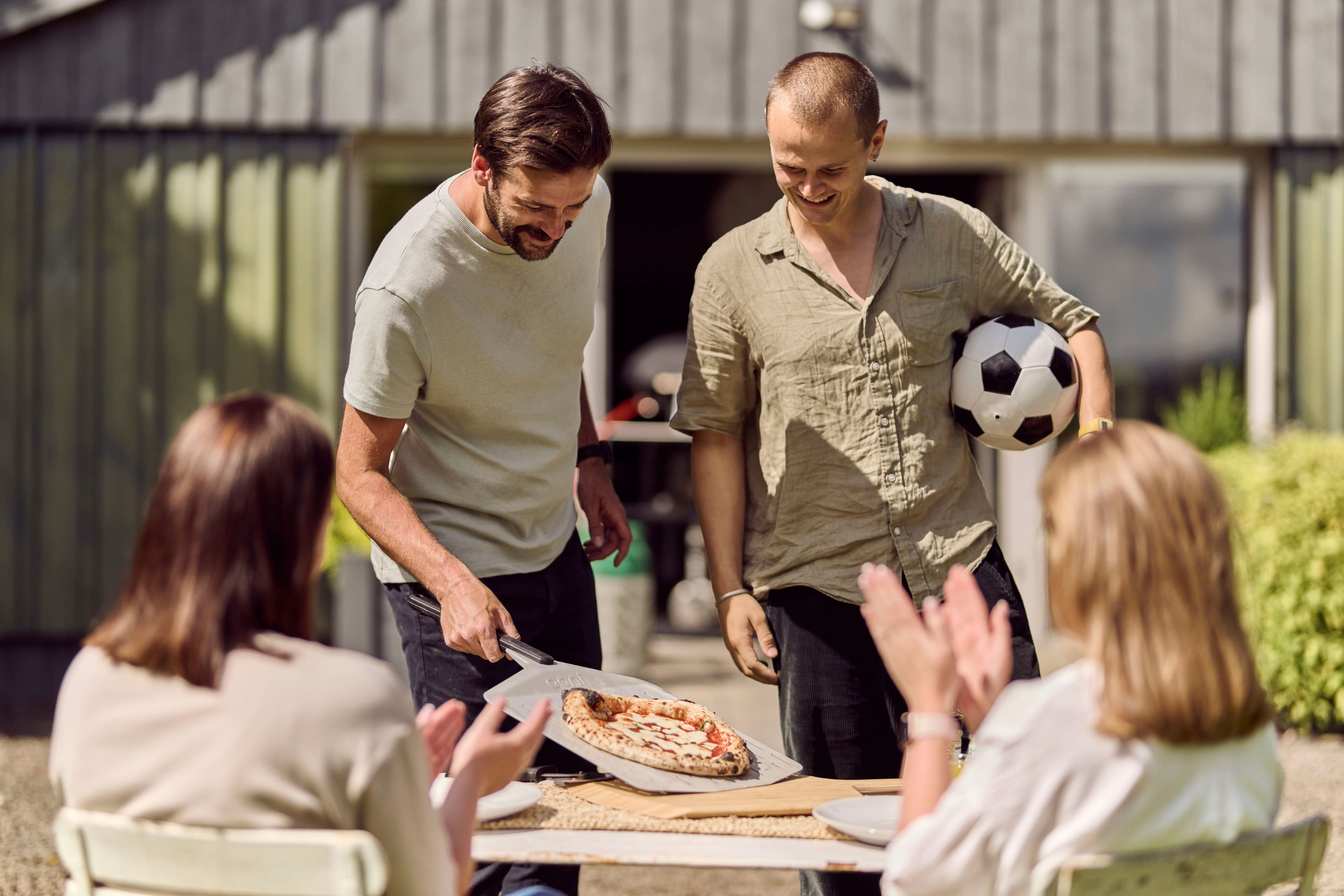 Alt View 32. Ooni - Koda 16 Gas-Powered Outdoor Pizza Oven - Black.