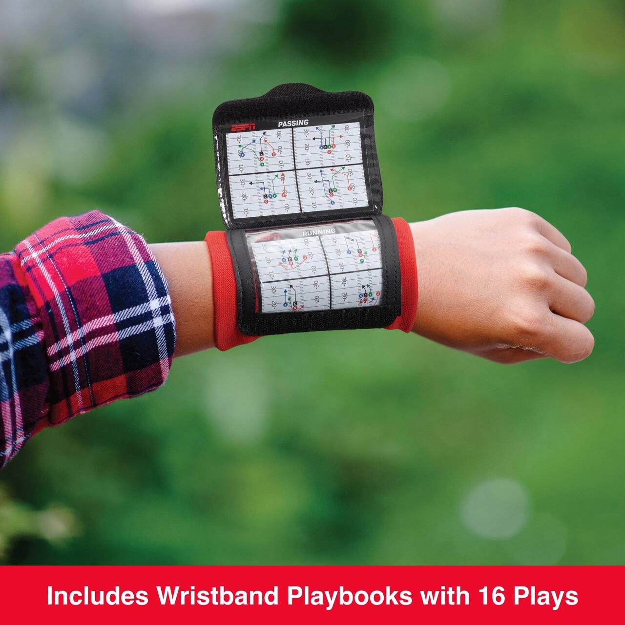 SSP + F PASSING A 6 ai o D 1 5 - * 06 & 3 6 . Y 2 R 6 8 5 RUNNING o- 0 a 6 8 D G DE 0.0

Includes Wristband Playbooks with 16 Plays